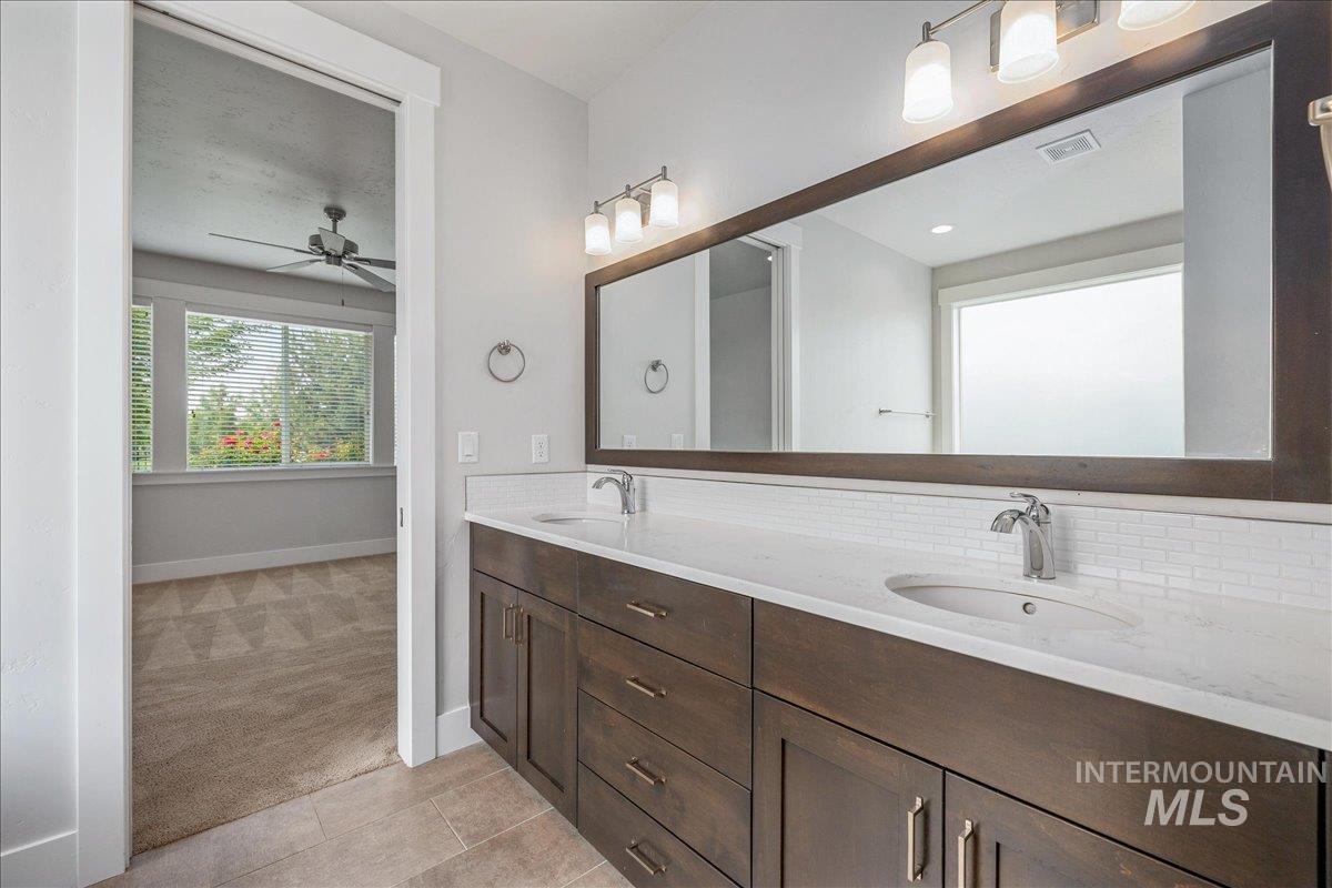 5893 N Vicenza Ave Property Photo 33
