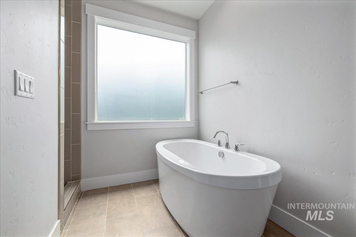 5893 N Vicenza Ave Property Photo 34
