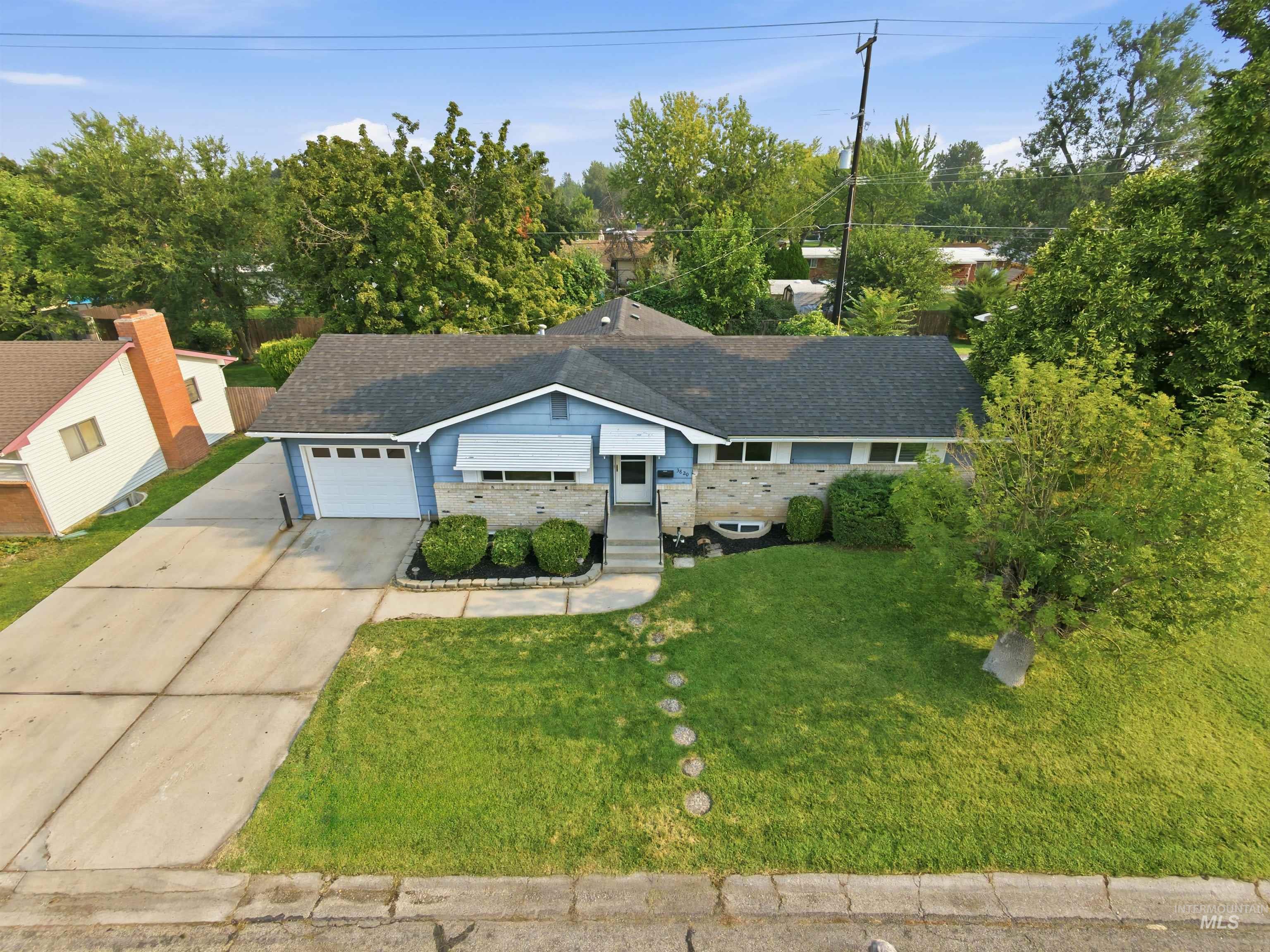 3820 W Pasadena Drive Property Photo 2