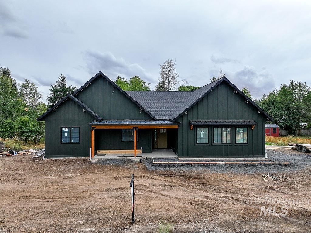 1062 N Mountain View Property Photo 1