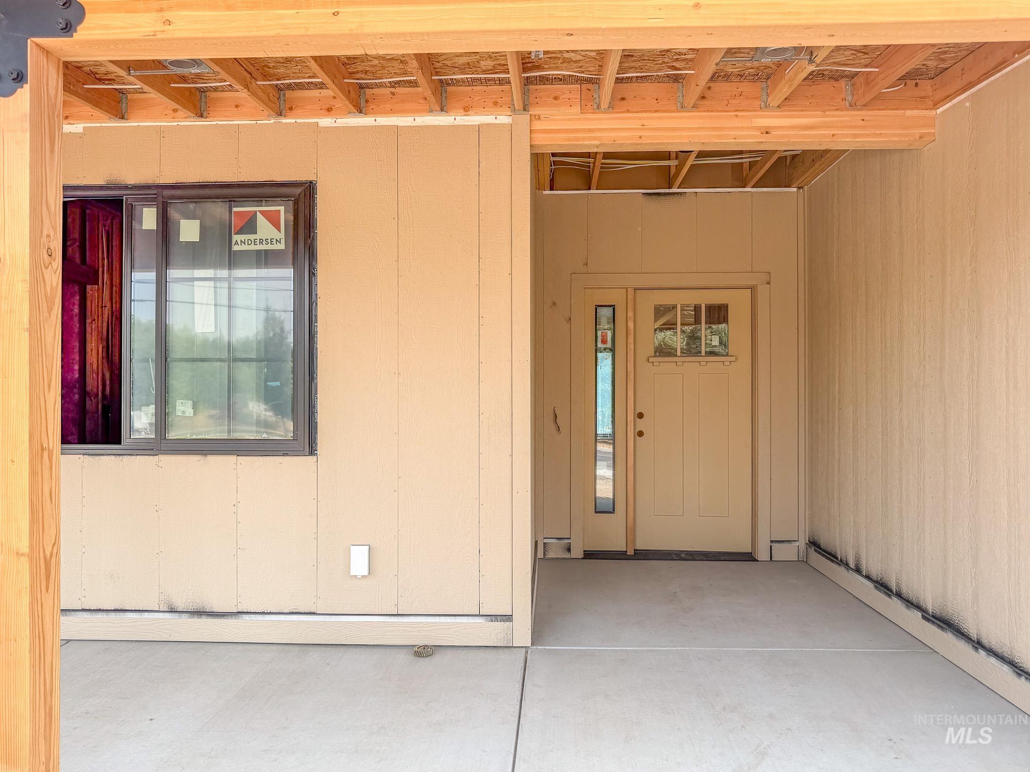 1062 N Mountain View Property Photo 4
