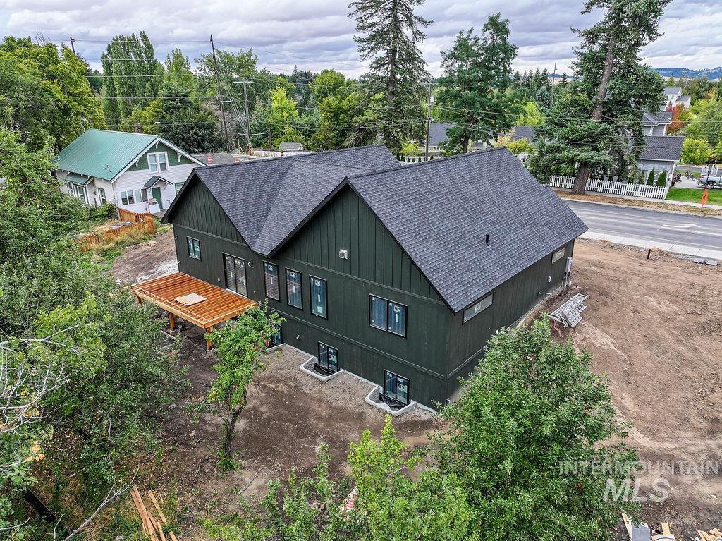 1062 N Mountain View Property Photo 4