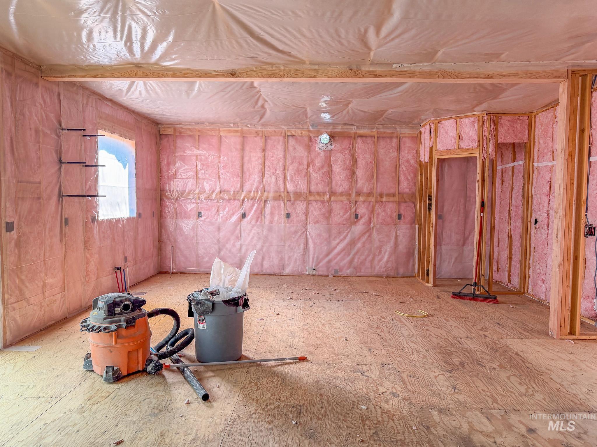 1062 N Mountain View Property Photo 6