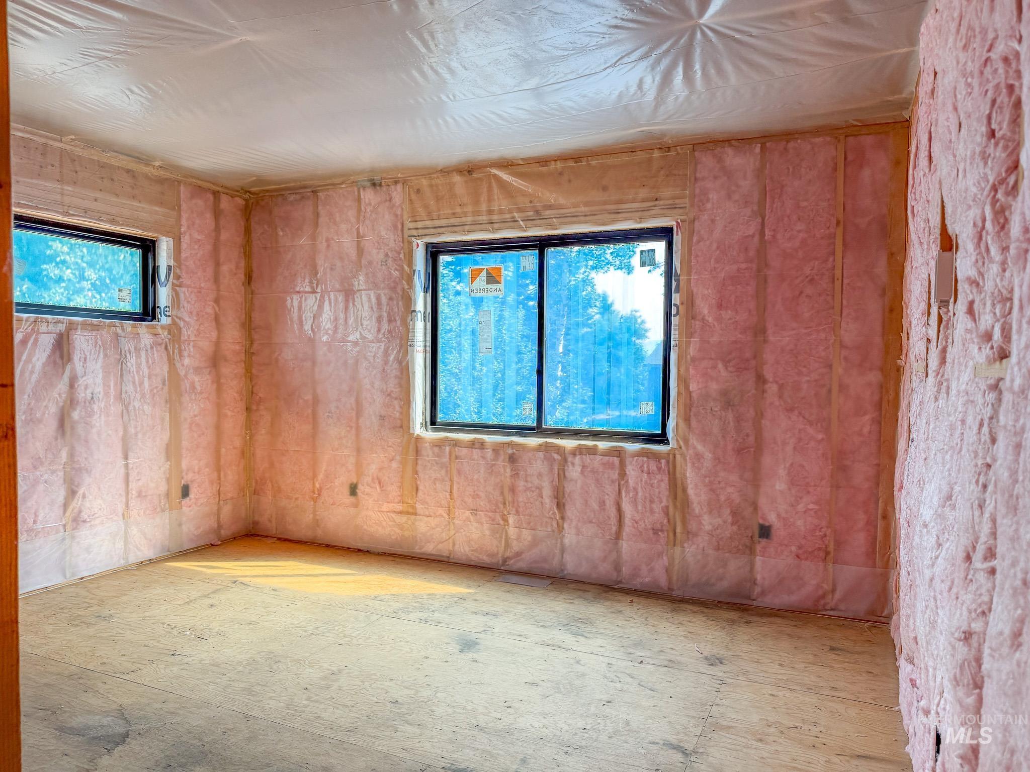 1062 N Mountain View Property Photo 9