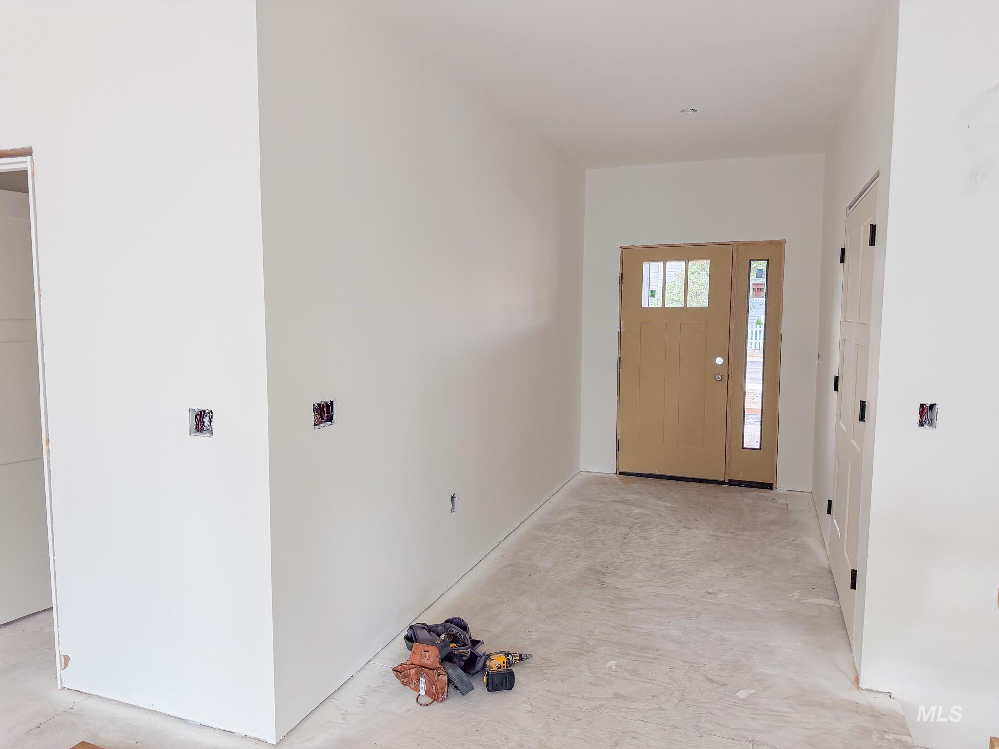 1062 N Mountain View Property Photo 9