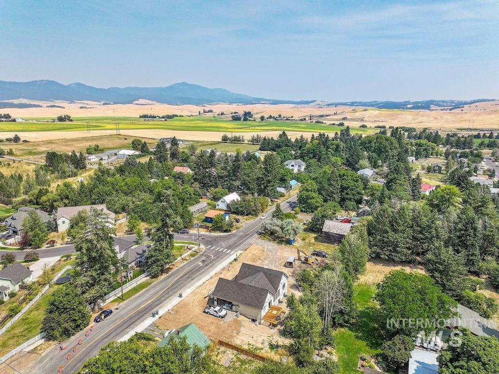 1062 N Mountain View Property Photo 22