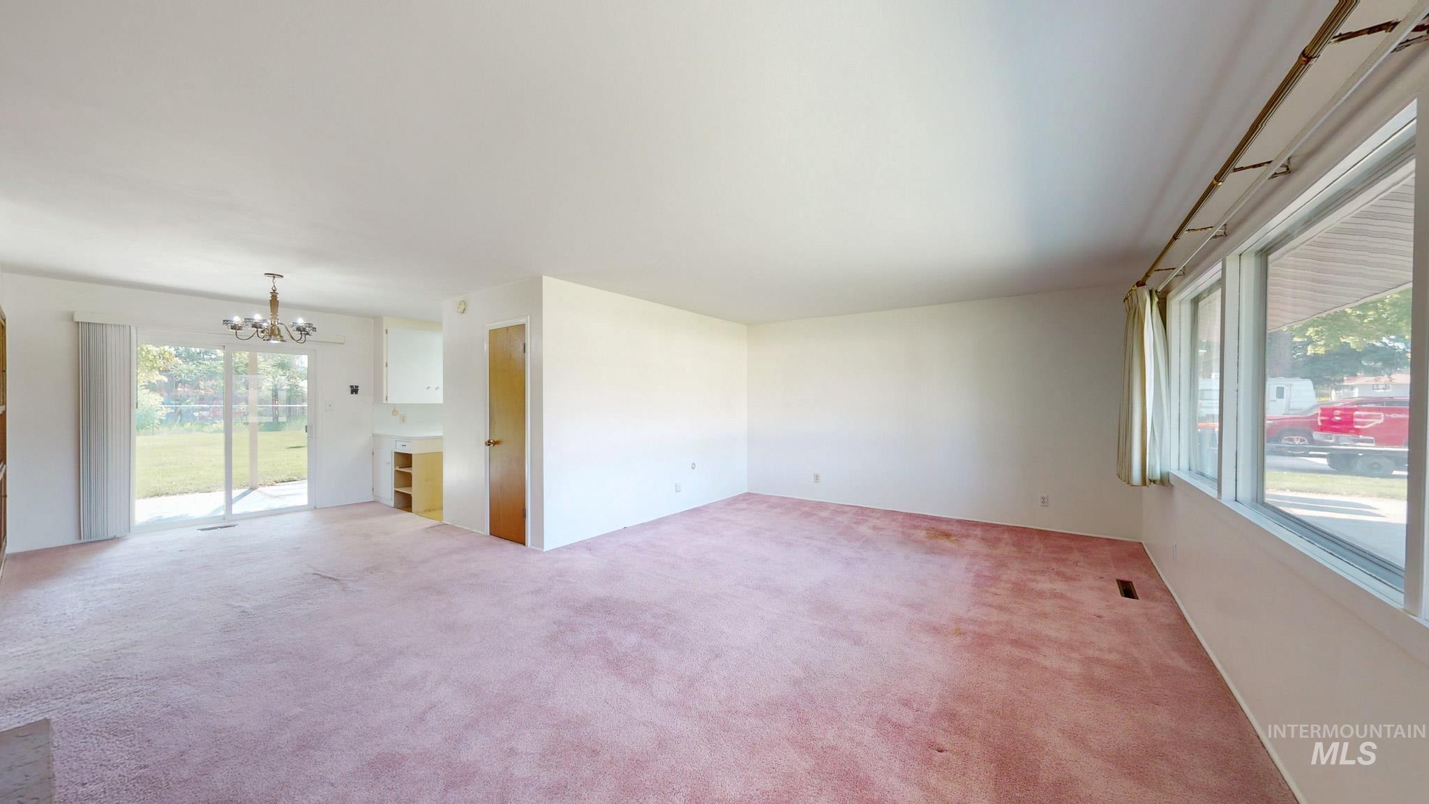 818 N Sunrise Blvd. Property Photo 4