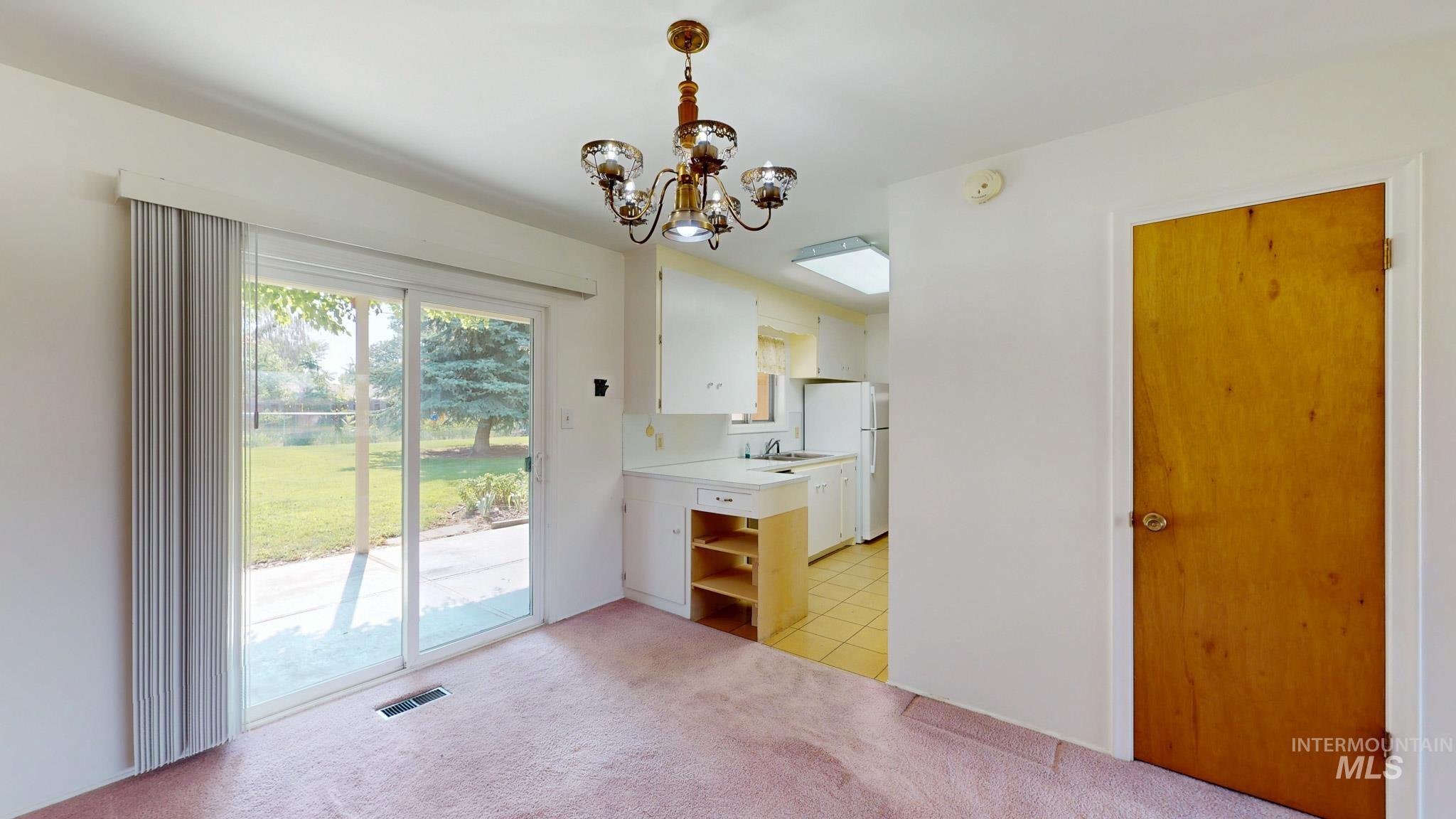 818 N Sunrise Blvd. Property Photo 7