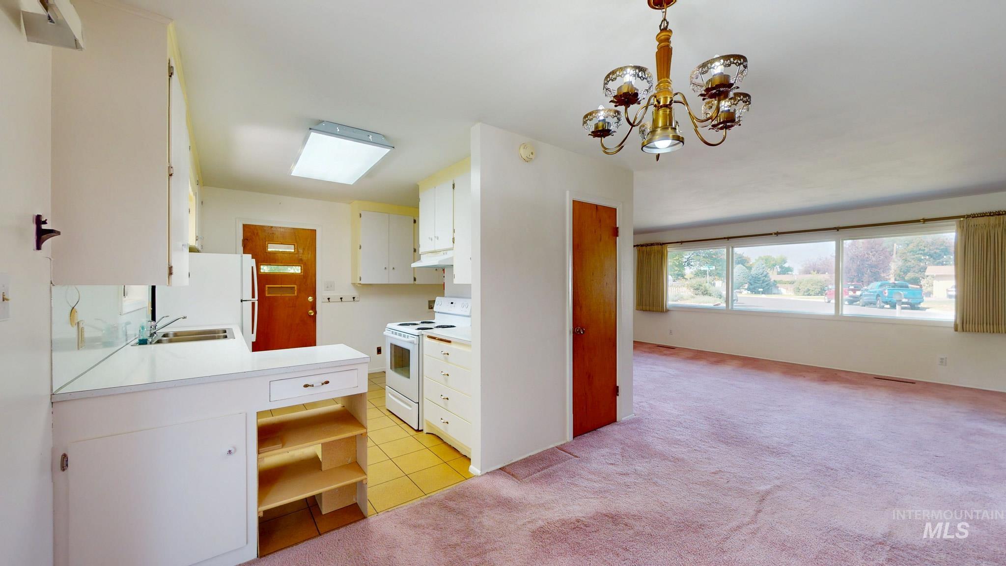 818 N Sunrise Blvd. Property Photo 8