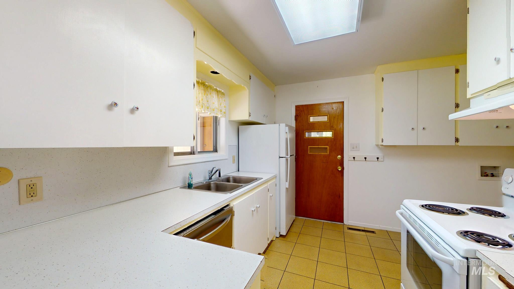 818 N Sunrise Blvd. Property Photo 11