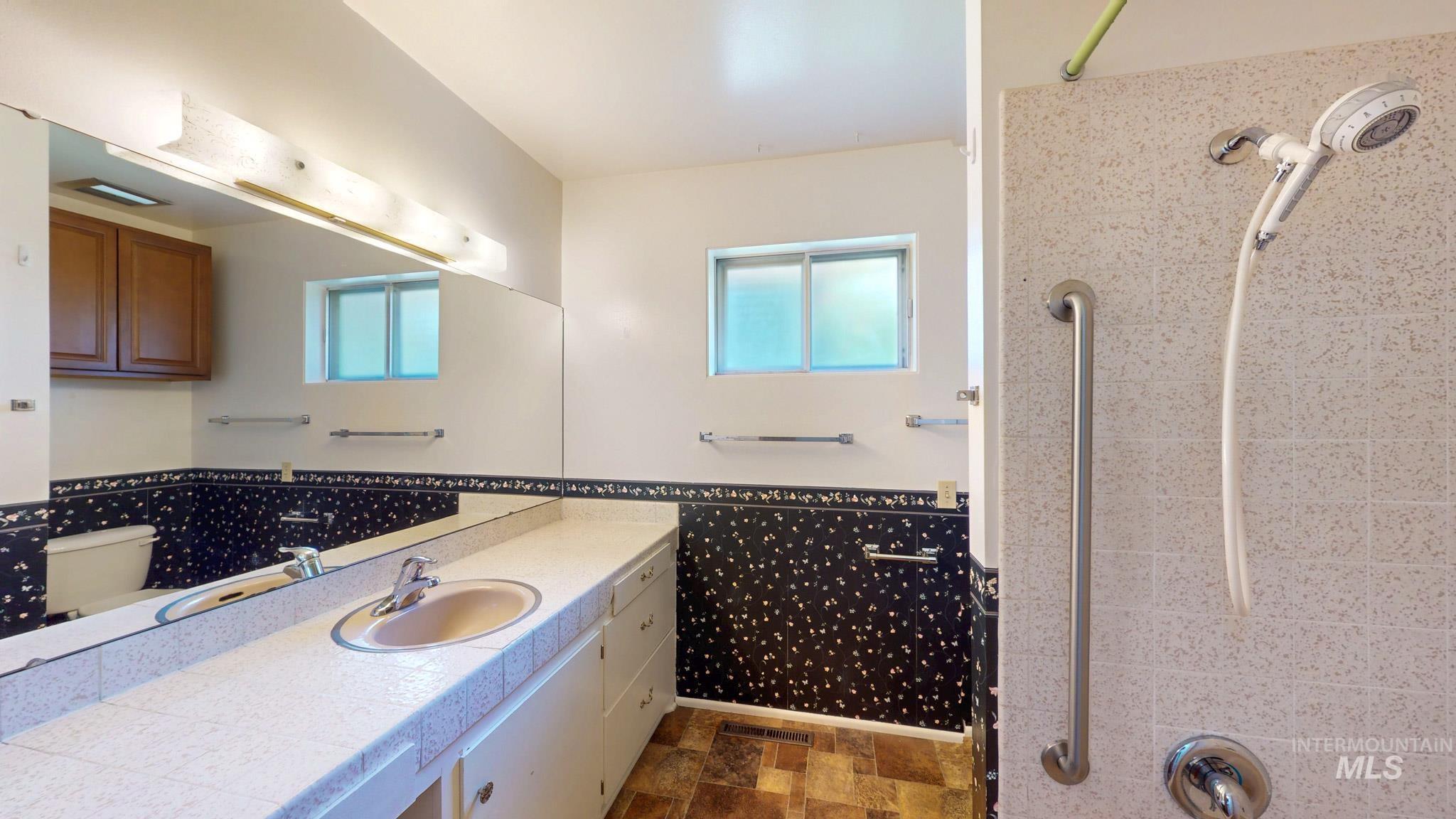 818 N Sunrise Blvd. Property Photo 15