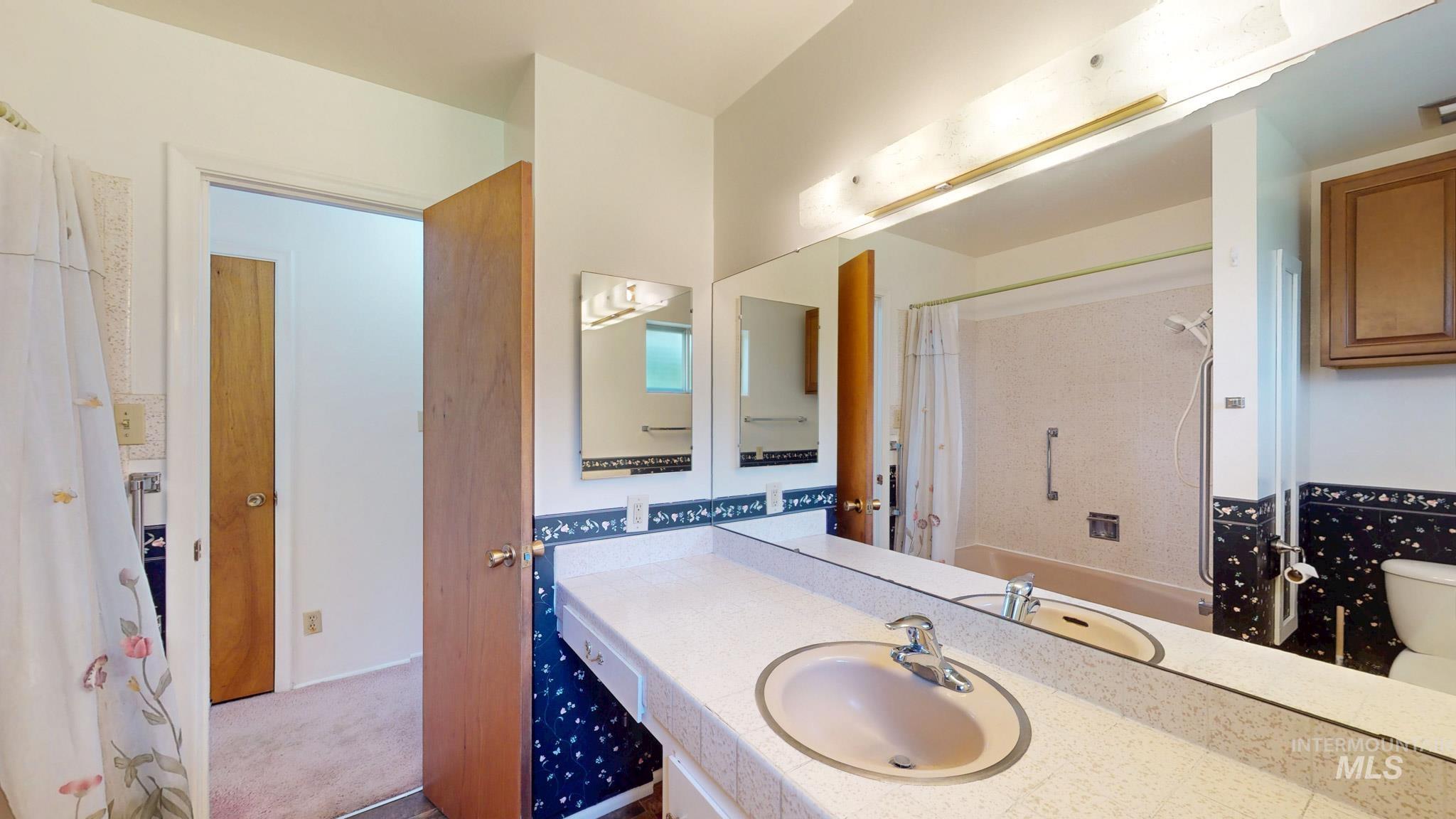 818 N Sunrise Blvd. Property Photo 16