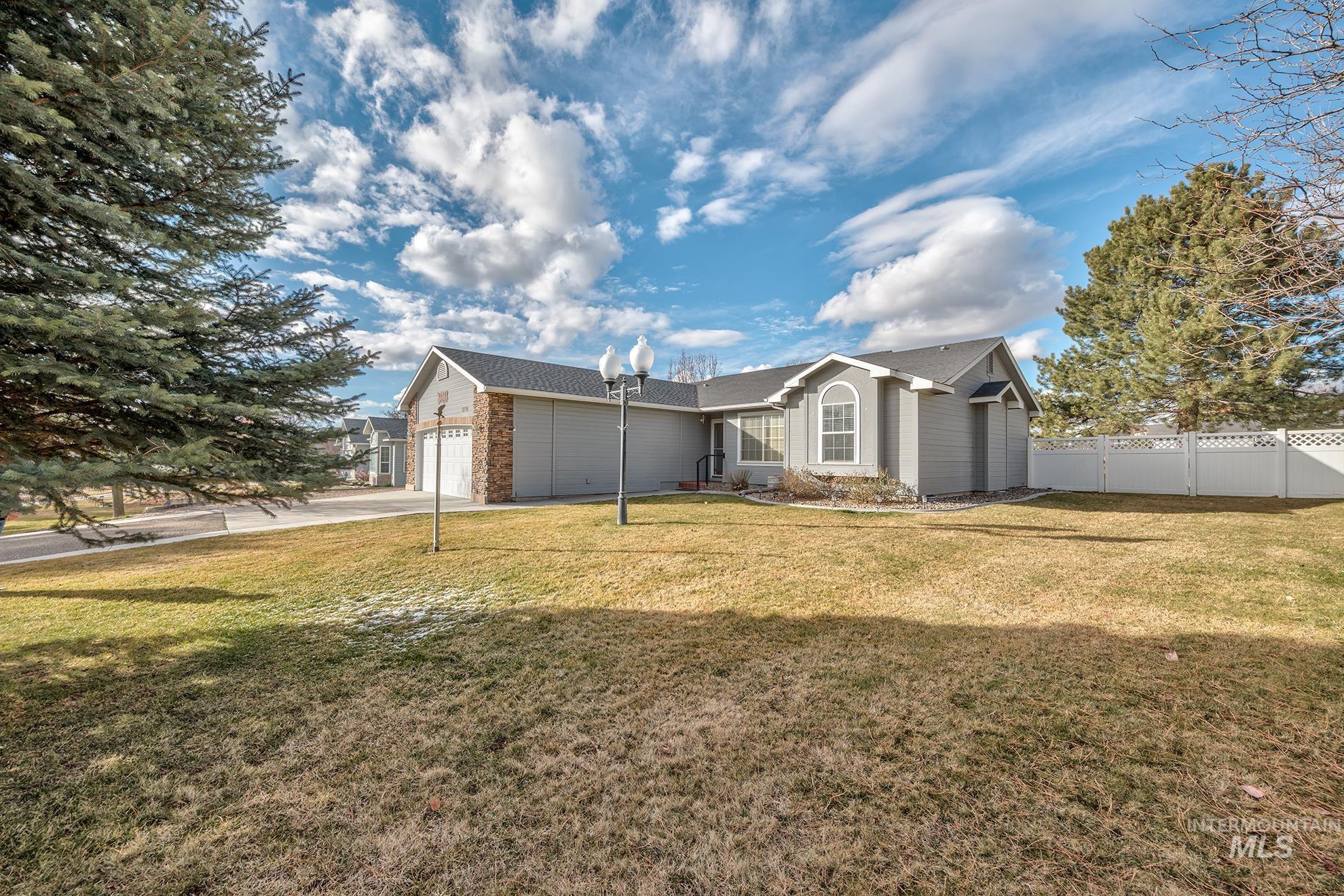 5710 Howard Ln Property Photo 4