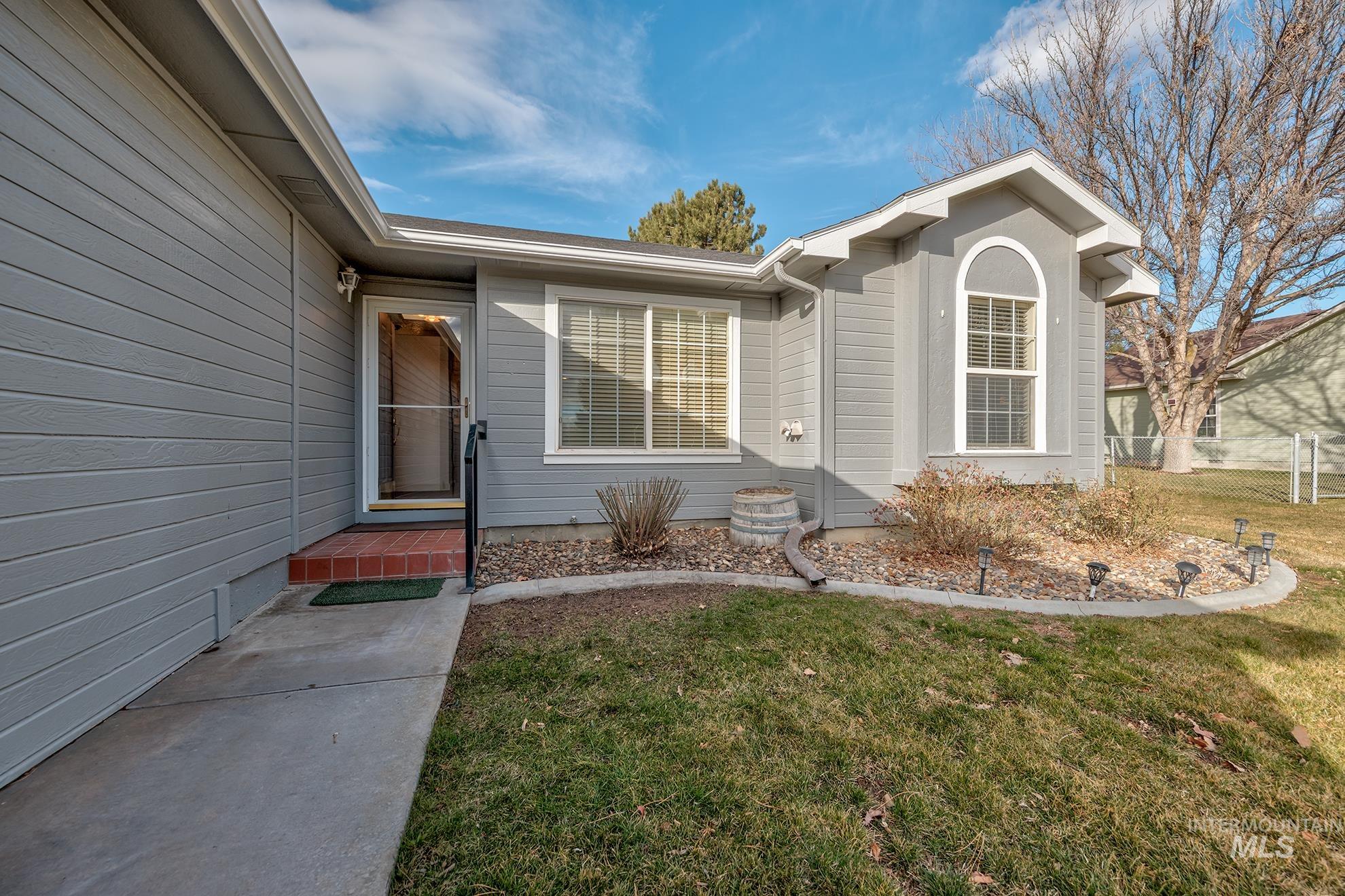 5710 Howard Ln Property Photo 8