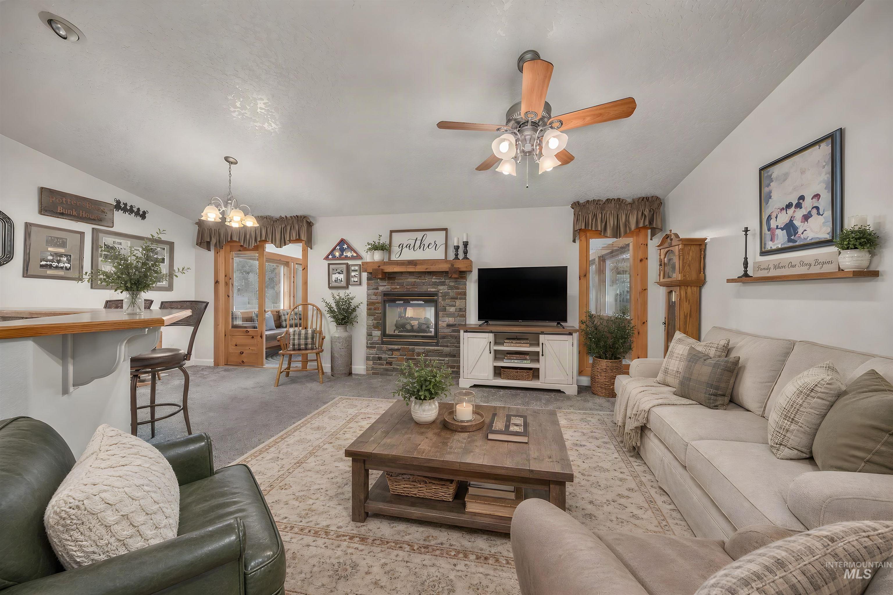 5710 Howard Ln Property Photo 10