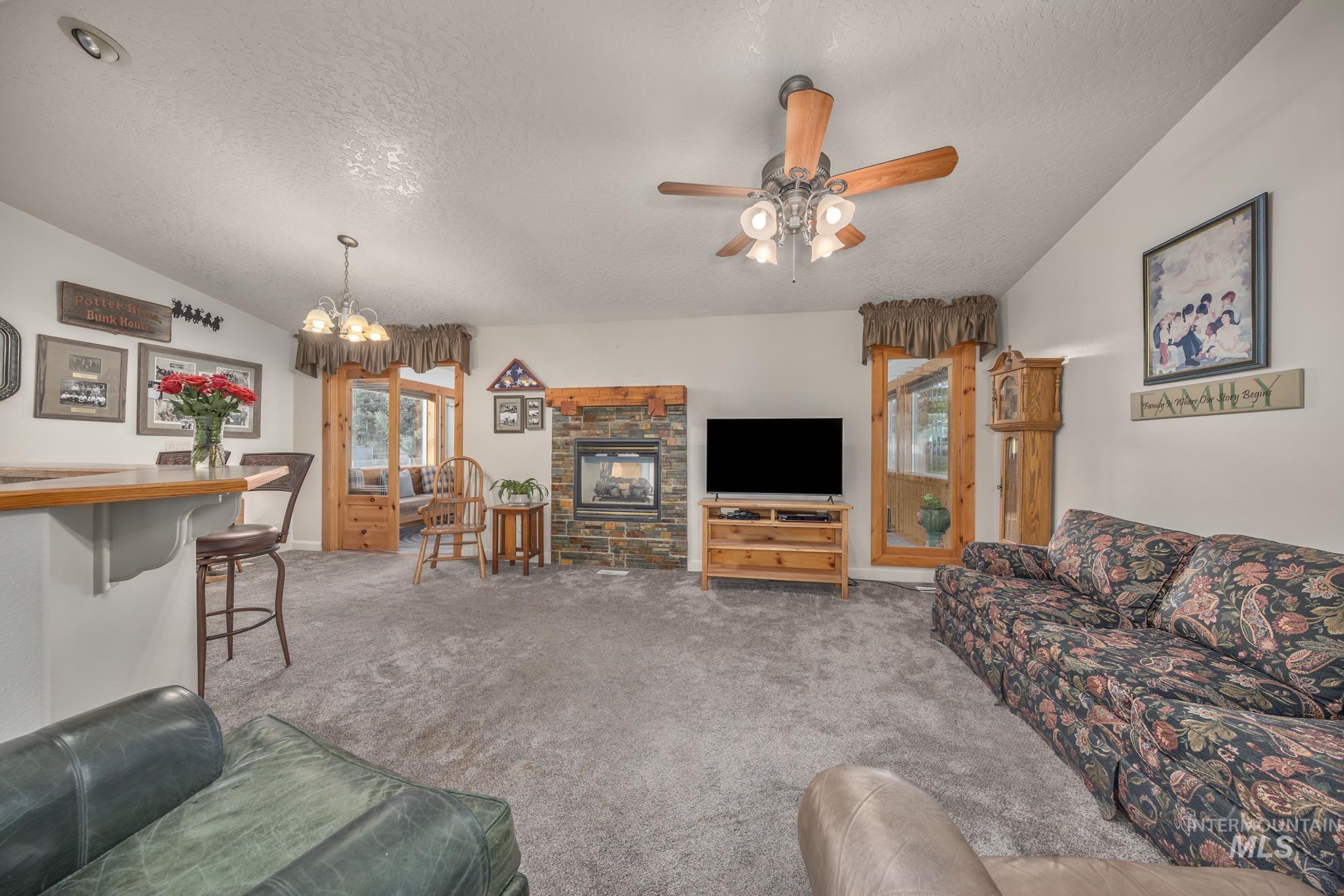 5710 Howard Ln Property Photo 11