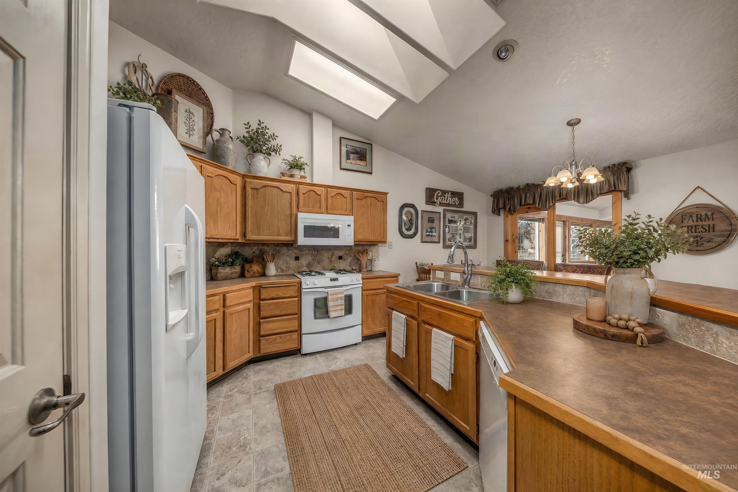 5710 Howard Ln Property Photo 13