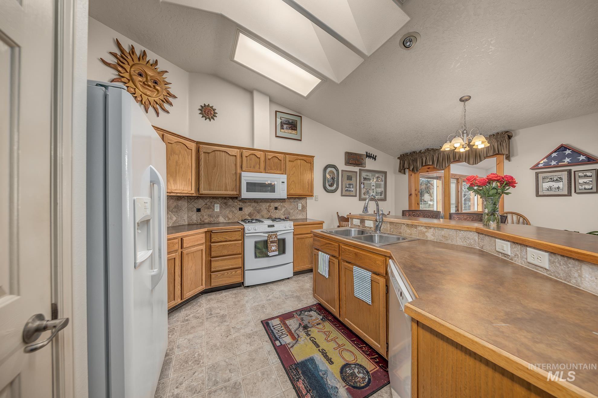 5710 Howard Ln Property Photo 14