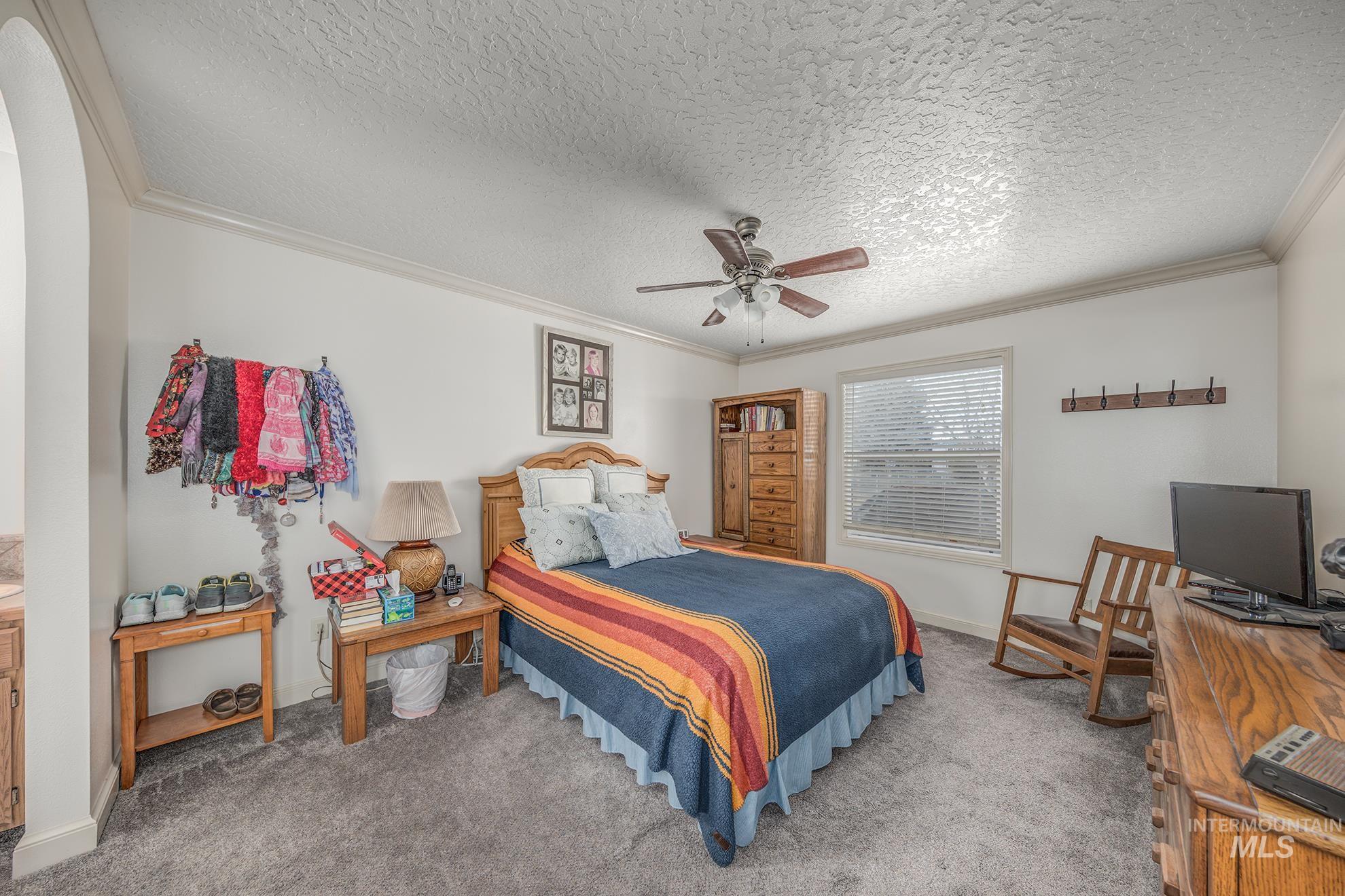 5710 Howard Ln Property Photo 17