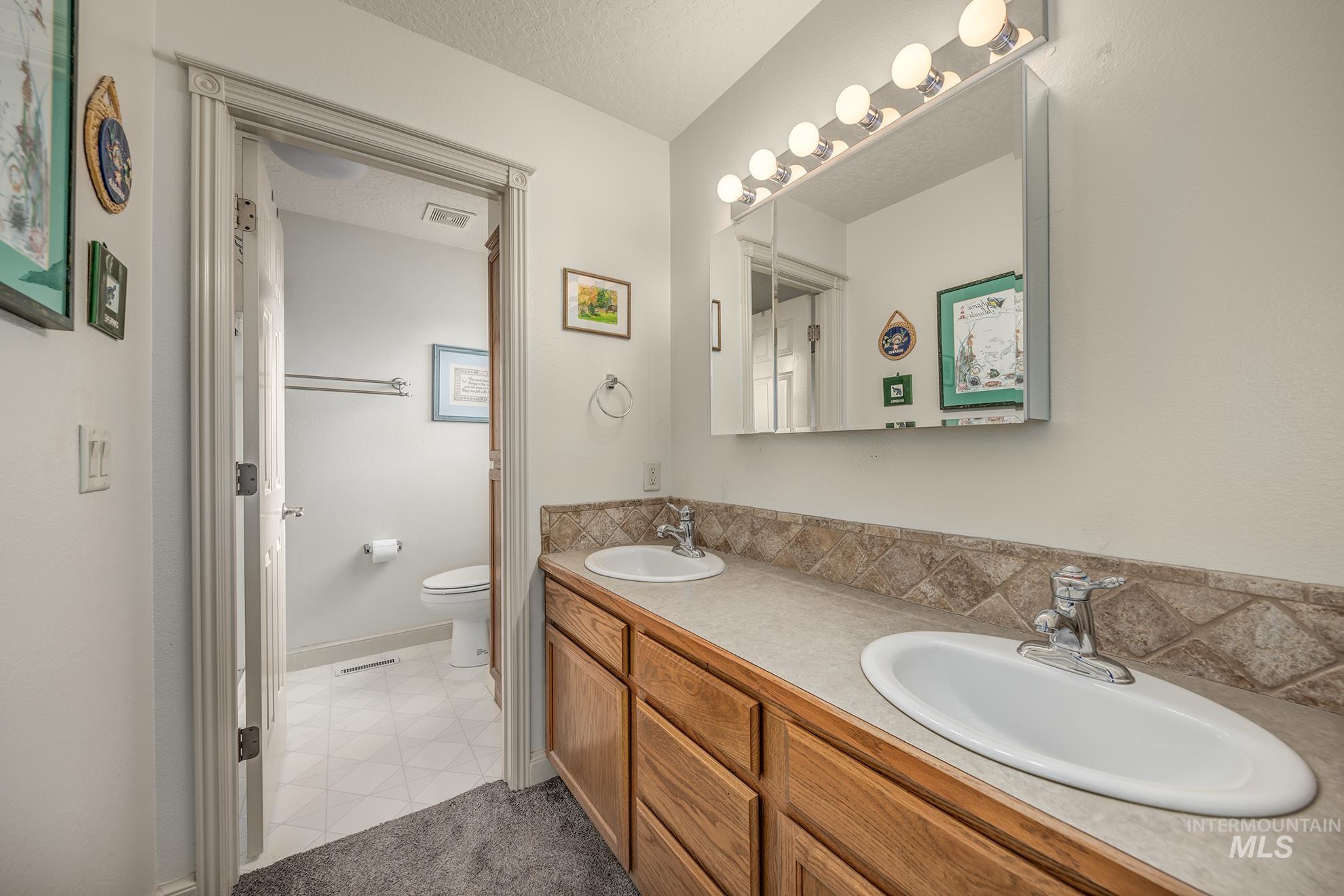 5710 Howard Ln Property Photo 18