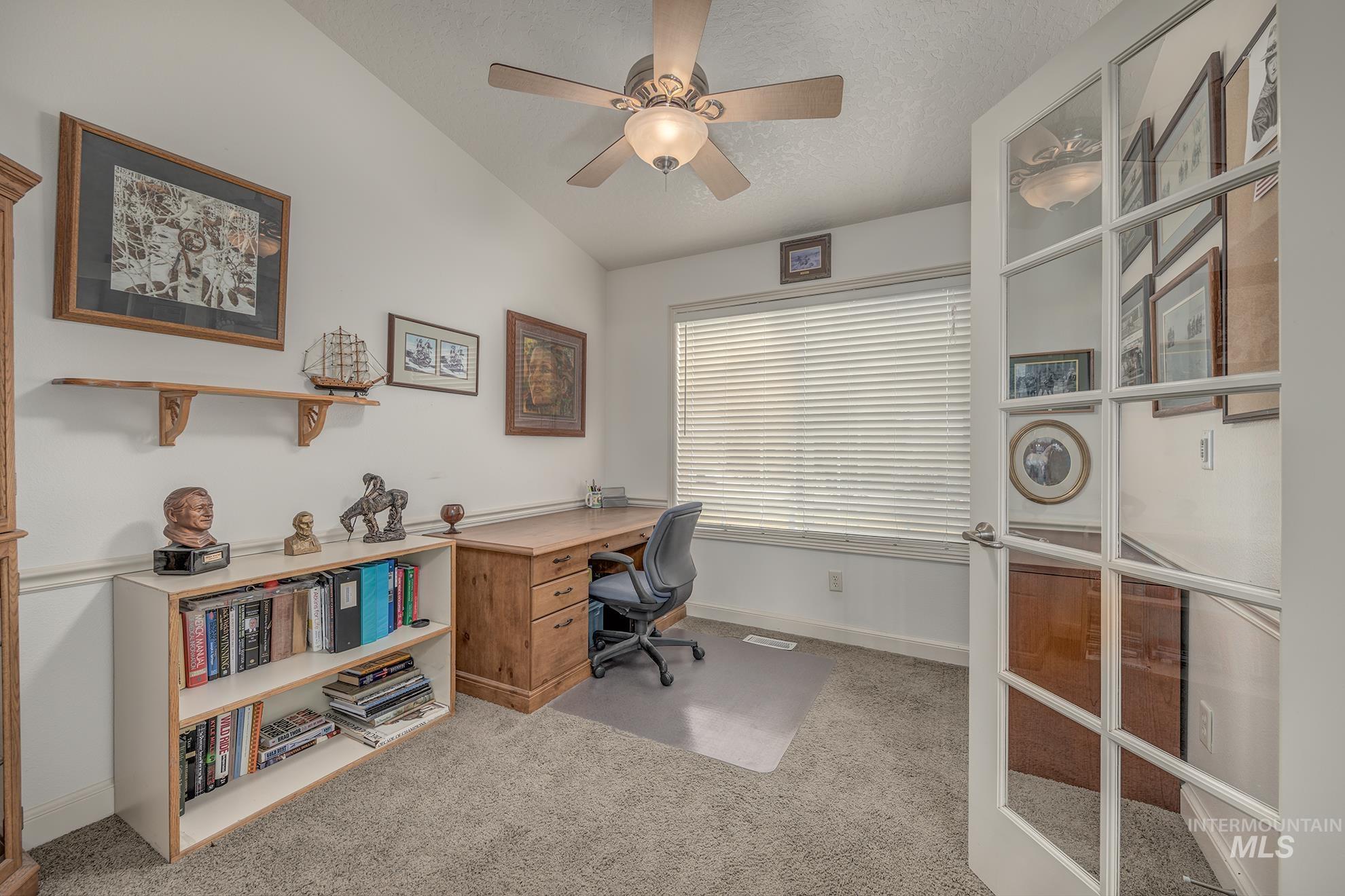 5710 Howard Ln Property Photo 20