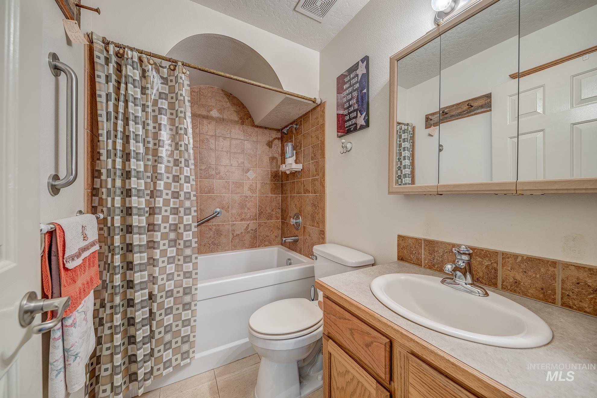 5710 Howard Ln Property Photo 23