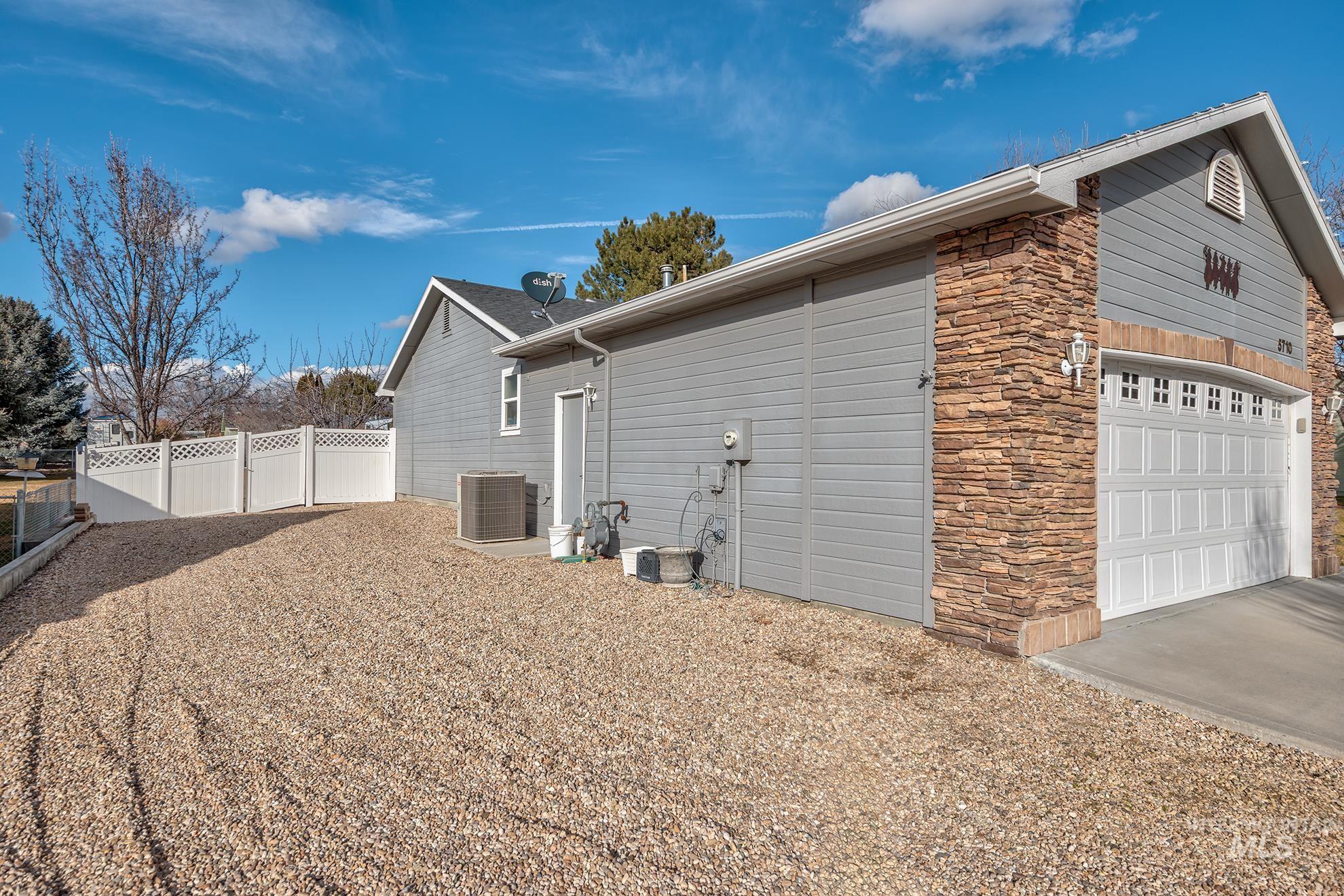 5710 Howard Ln Property Photo 32