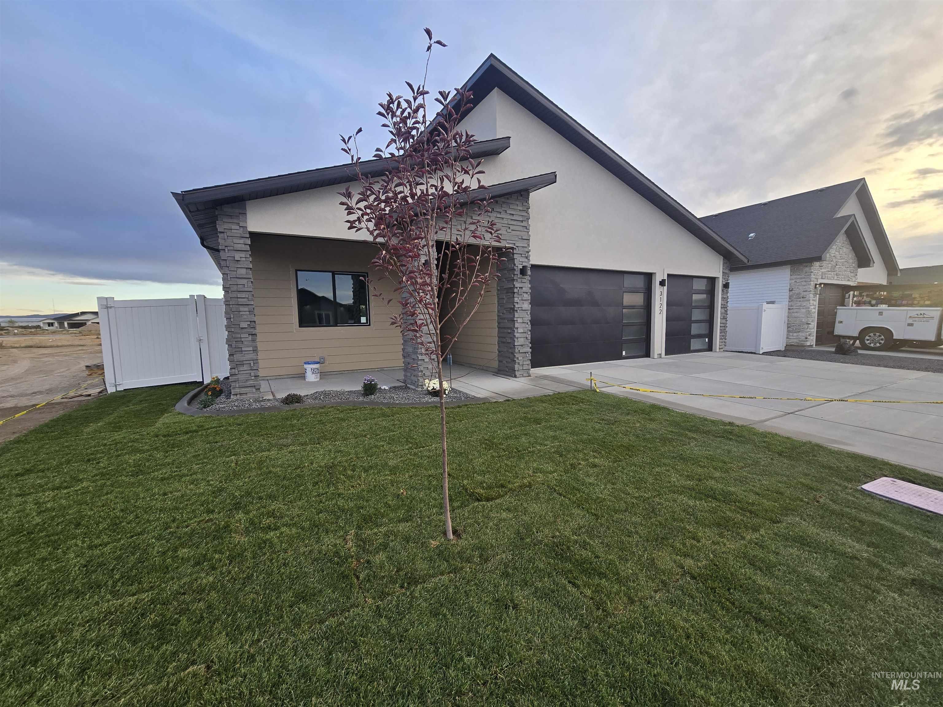 3122 Orion Ave Property Photo 2