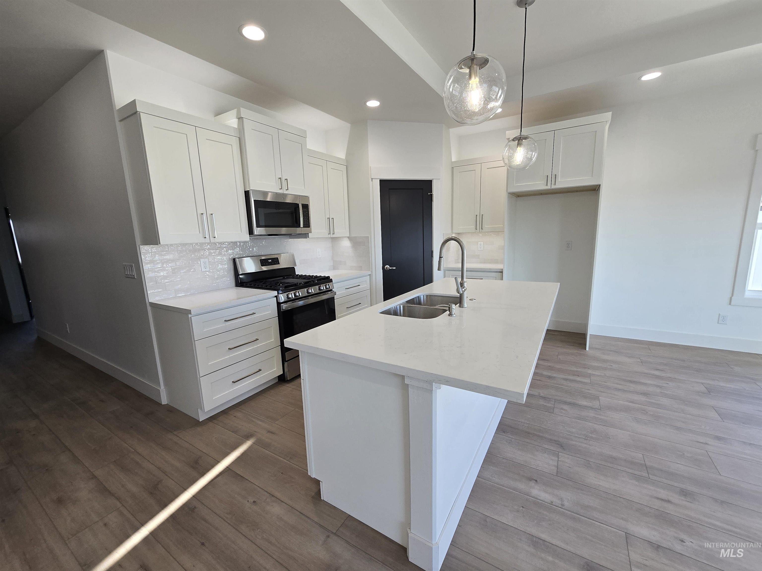 3122 Orion Ave Property Photo 4