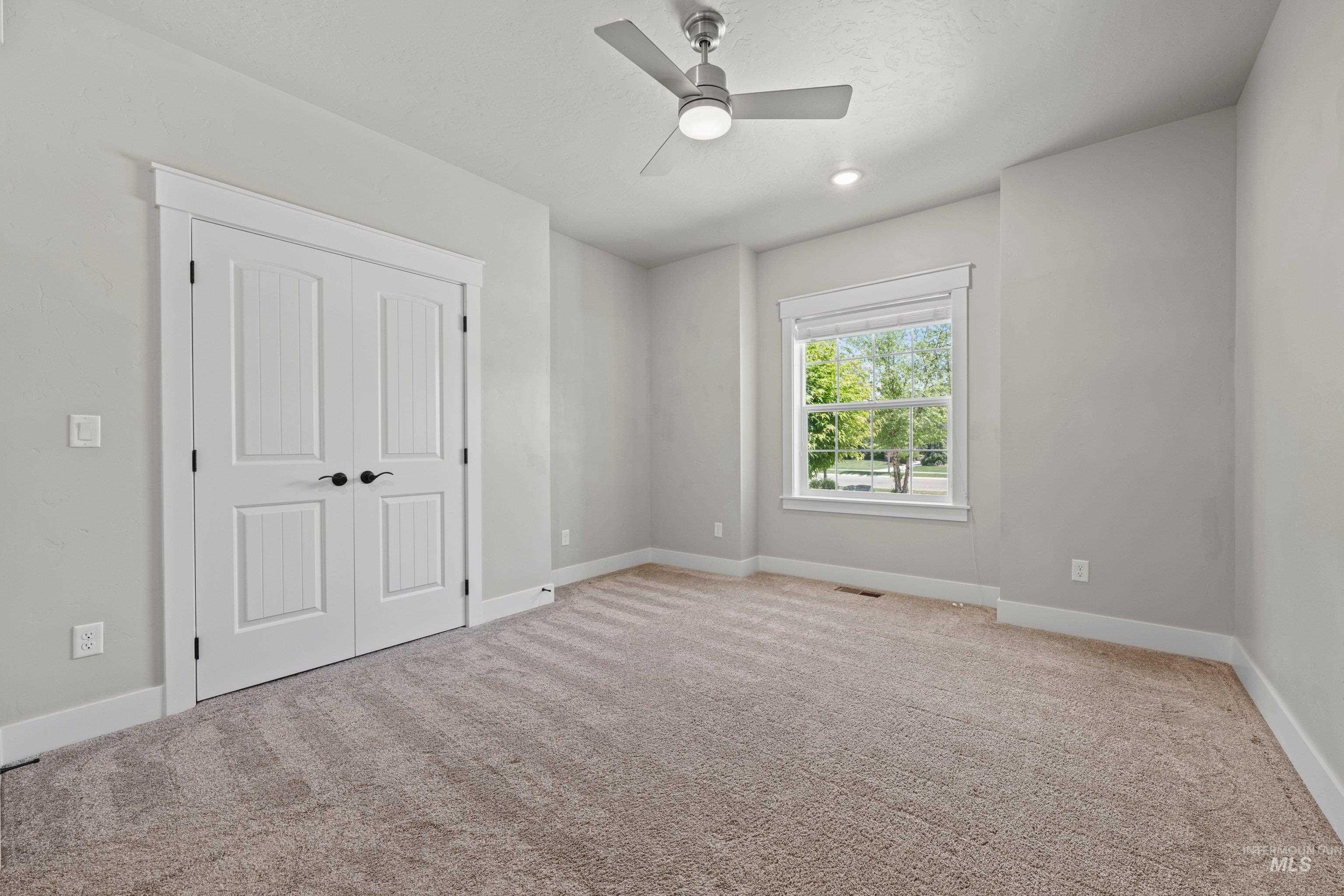 2559 N Synergy Ave. Property Photo 28