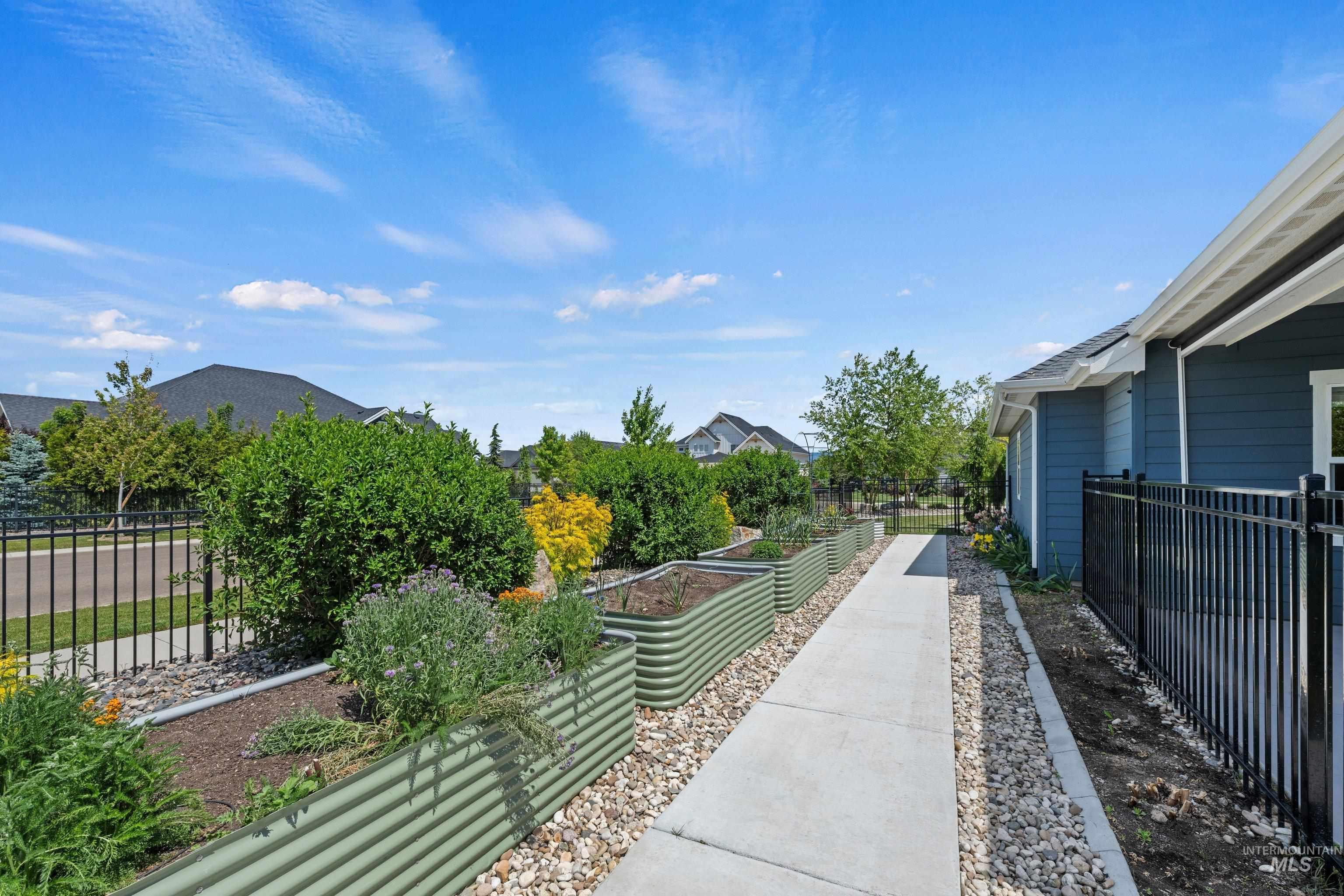 2559 N Synergy Ave. Property Photo 43