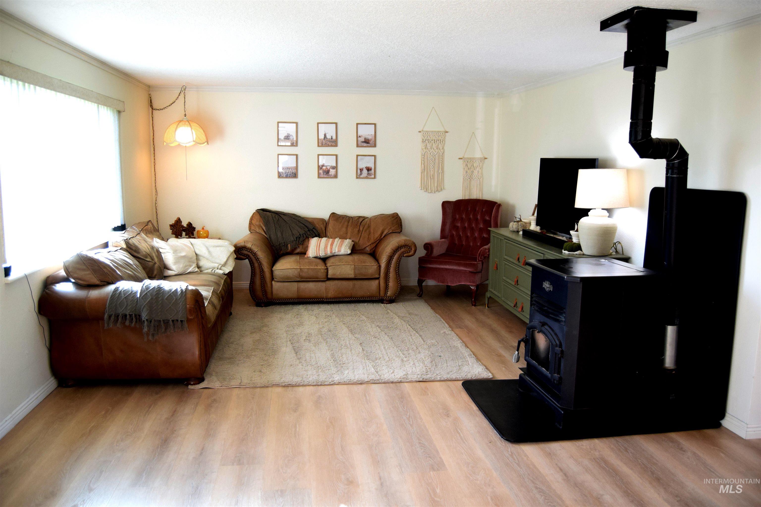 5654 Hillview Rd. Property Photo 8