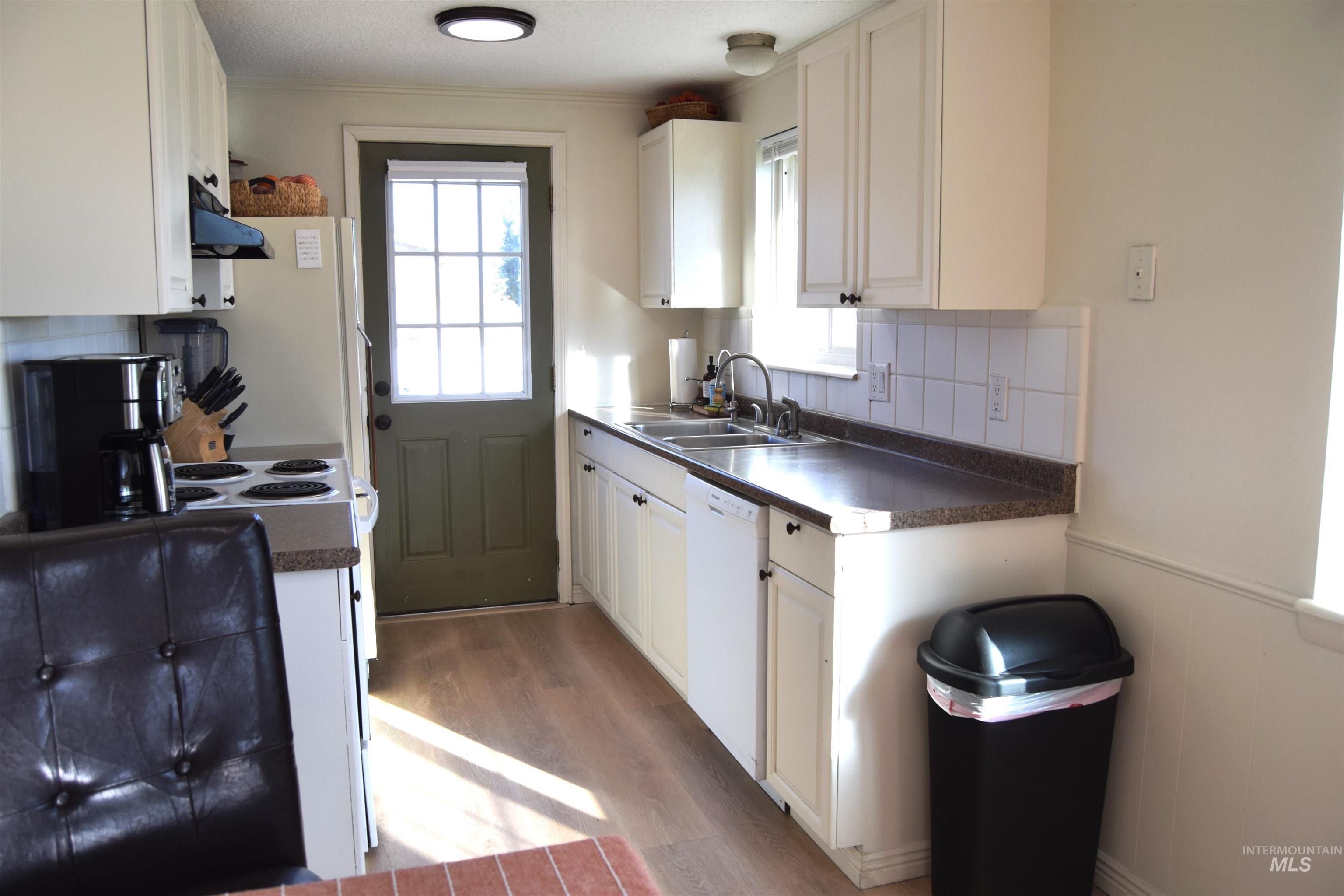 5654 Hillview Rd. Property Photo 11