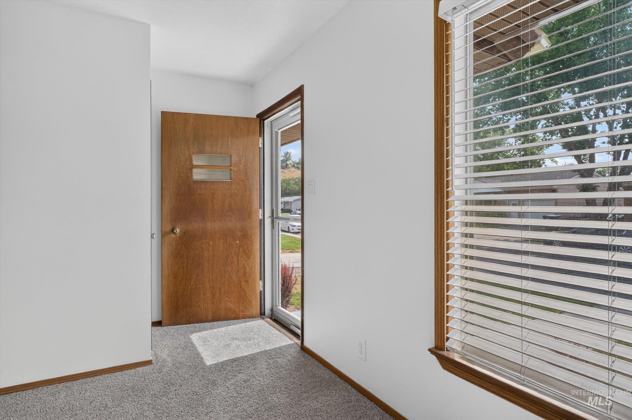 1119 Meadowbrook Ln Property Photo 7