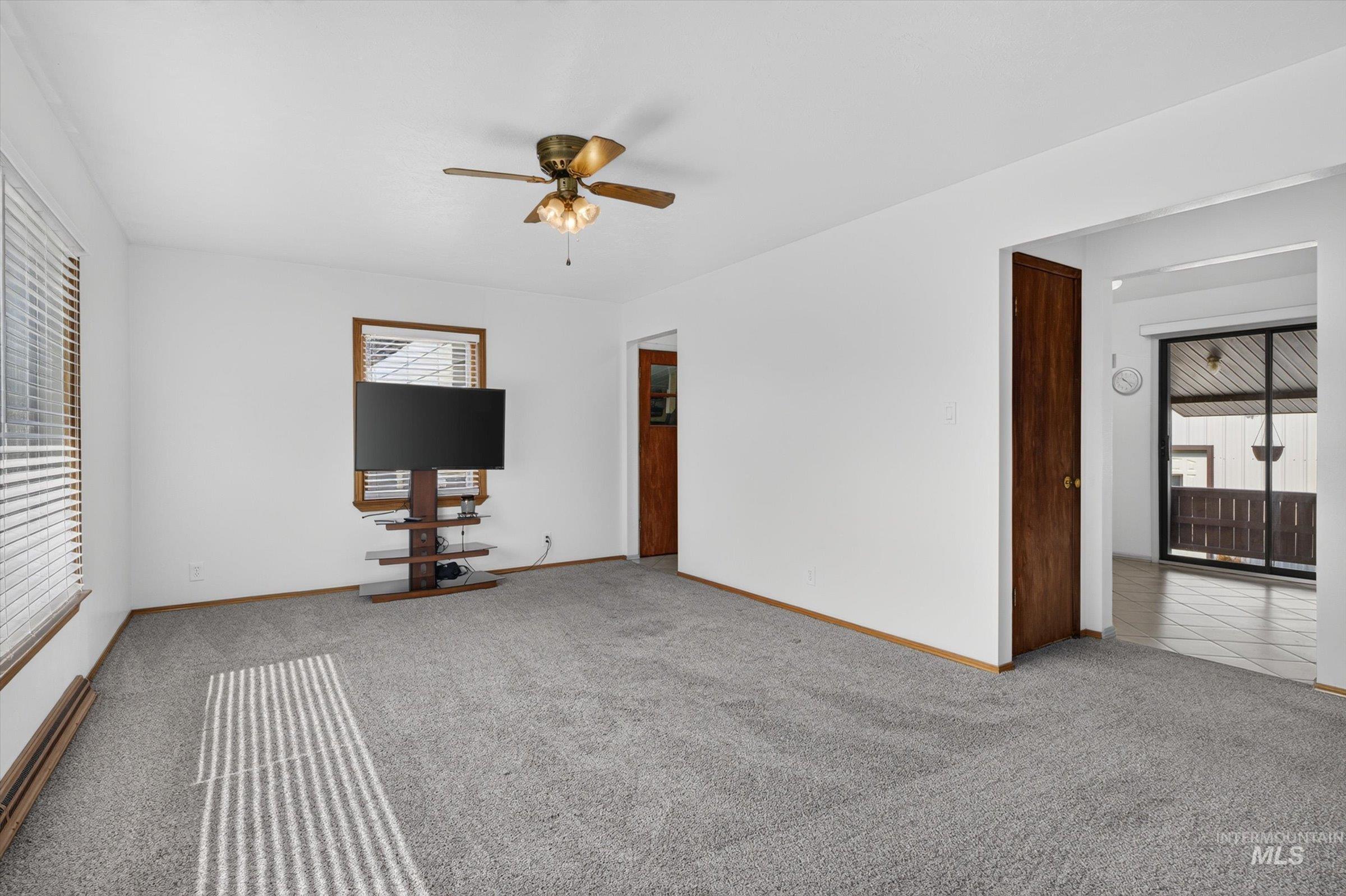 1119 Meadowbrook Ln Property Photo 8