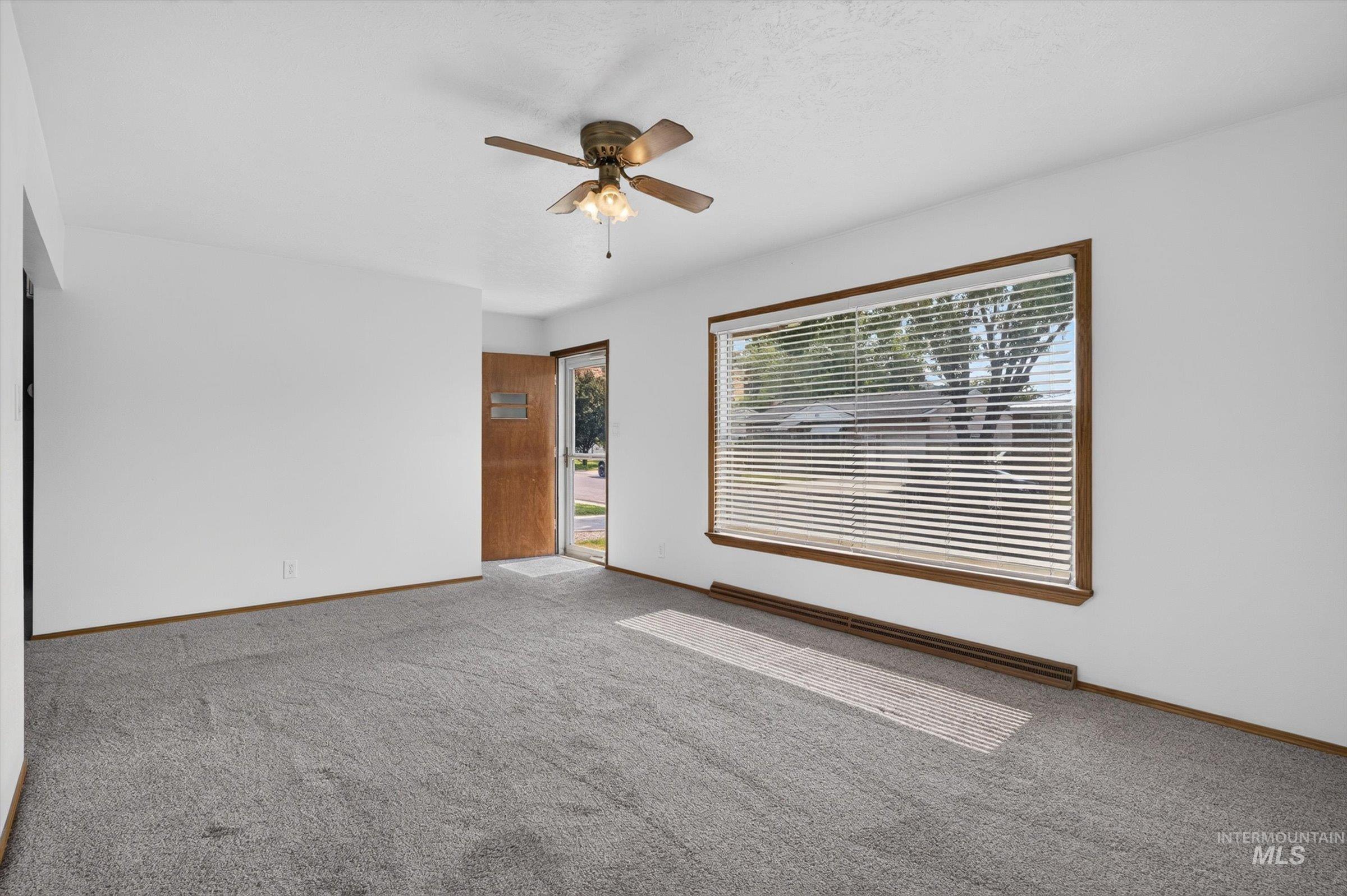 1119 Meadowbrook Ln Property Photo 10