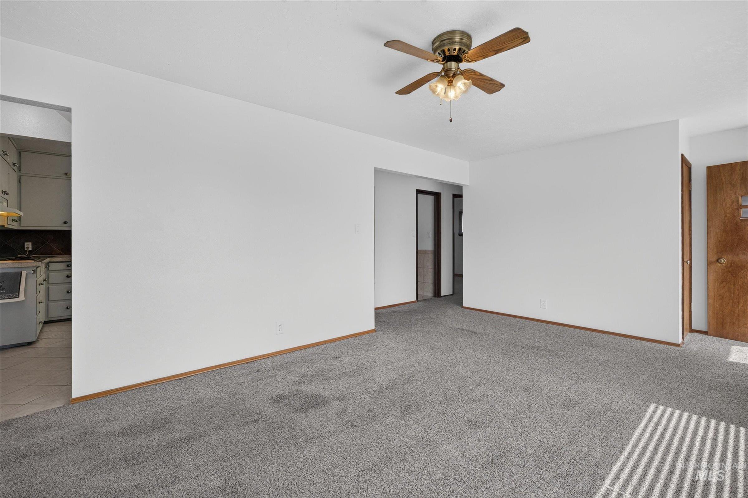 1119 Meadowbrook Ln Property Photo 11