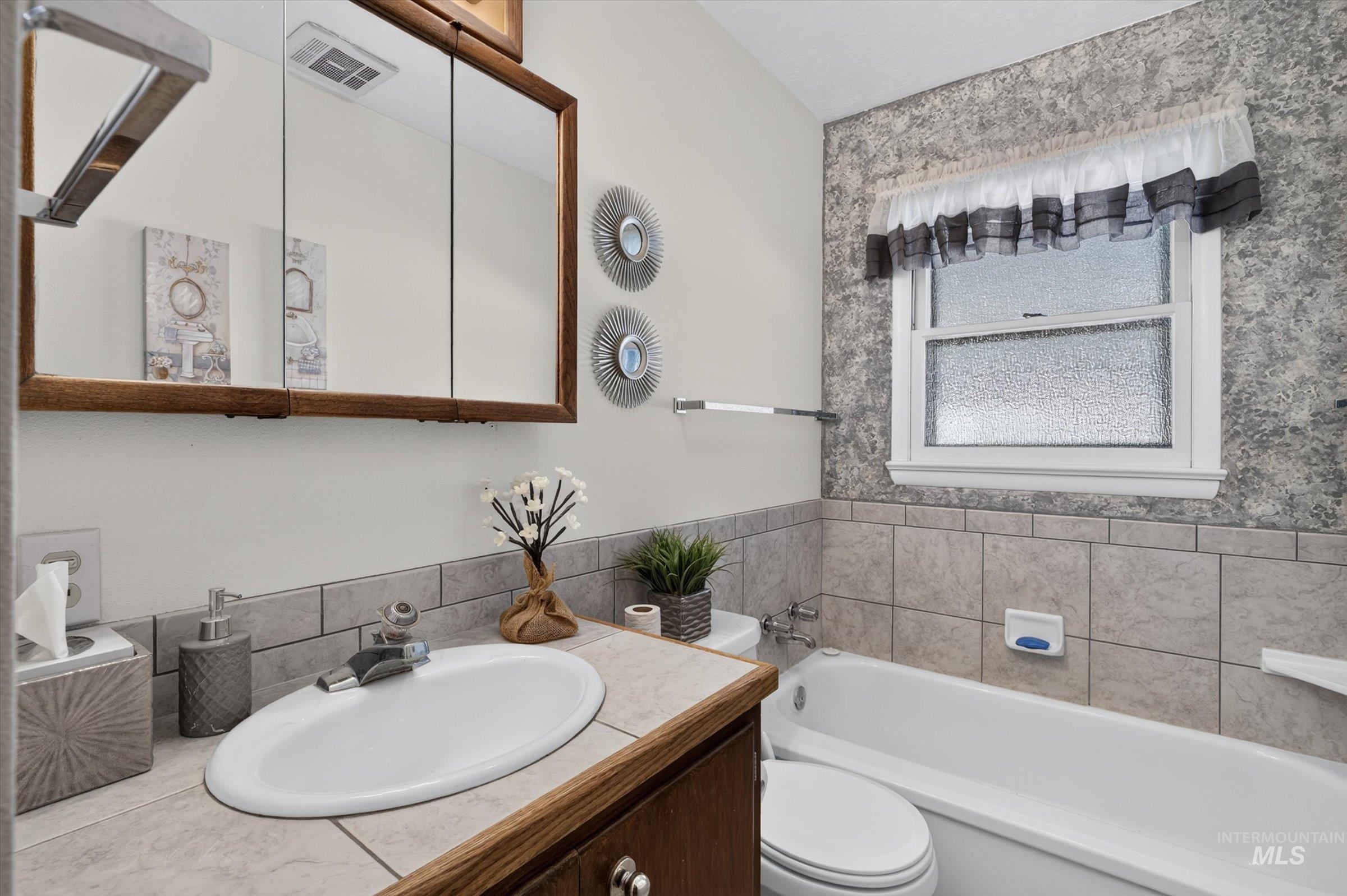 1119 Meadowbrook Ln Property Photo 20