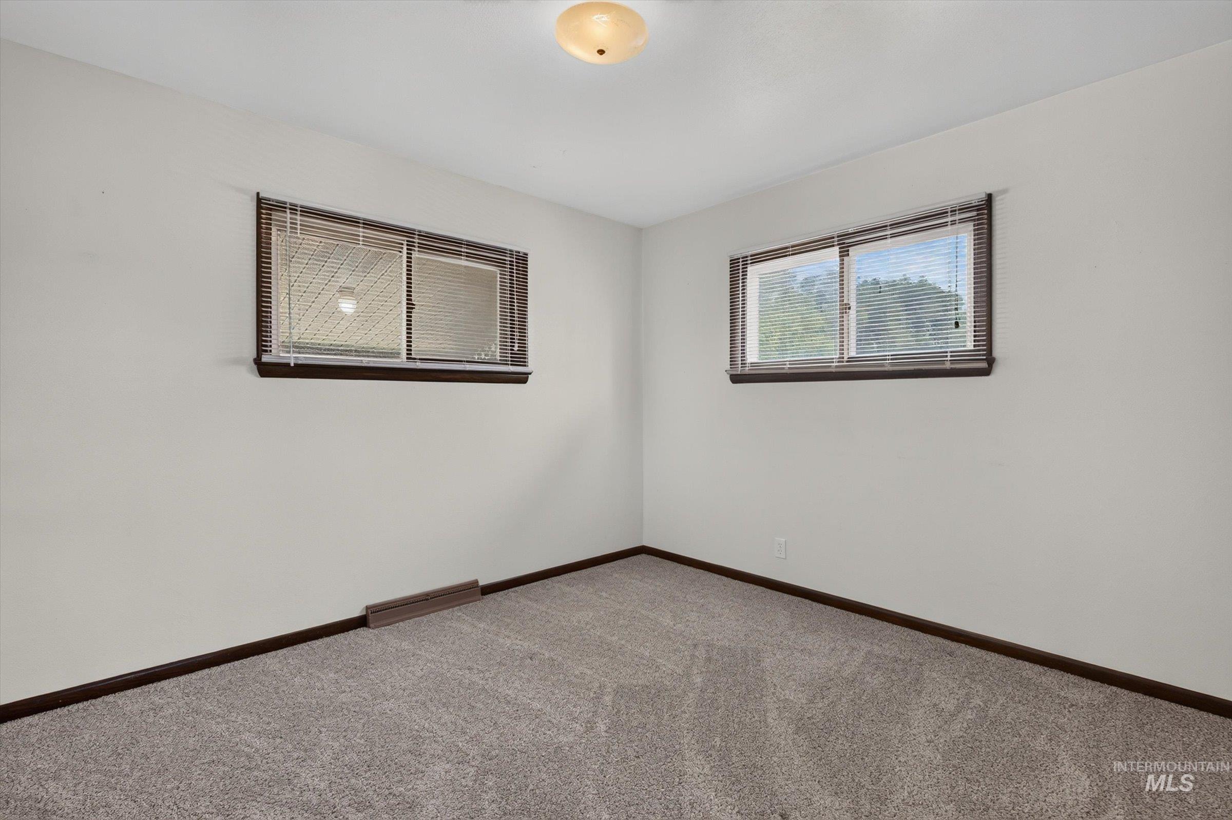 1119 Meadowbrook Ln Property Photo 21