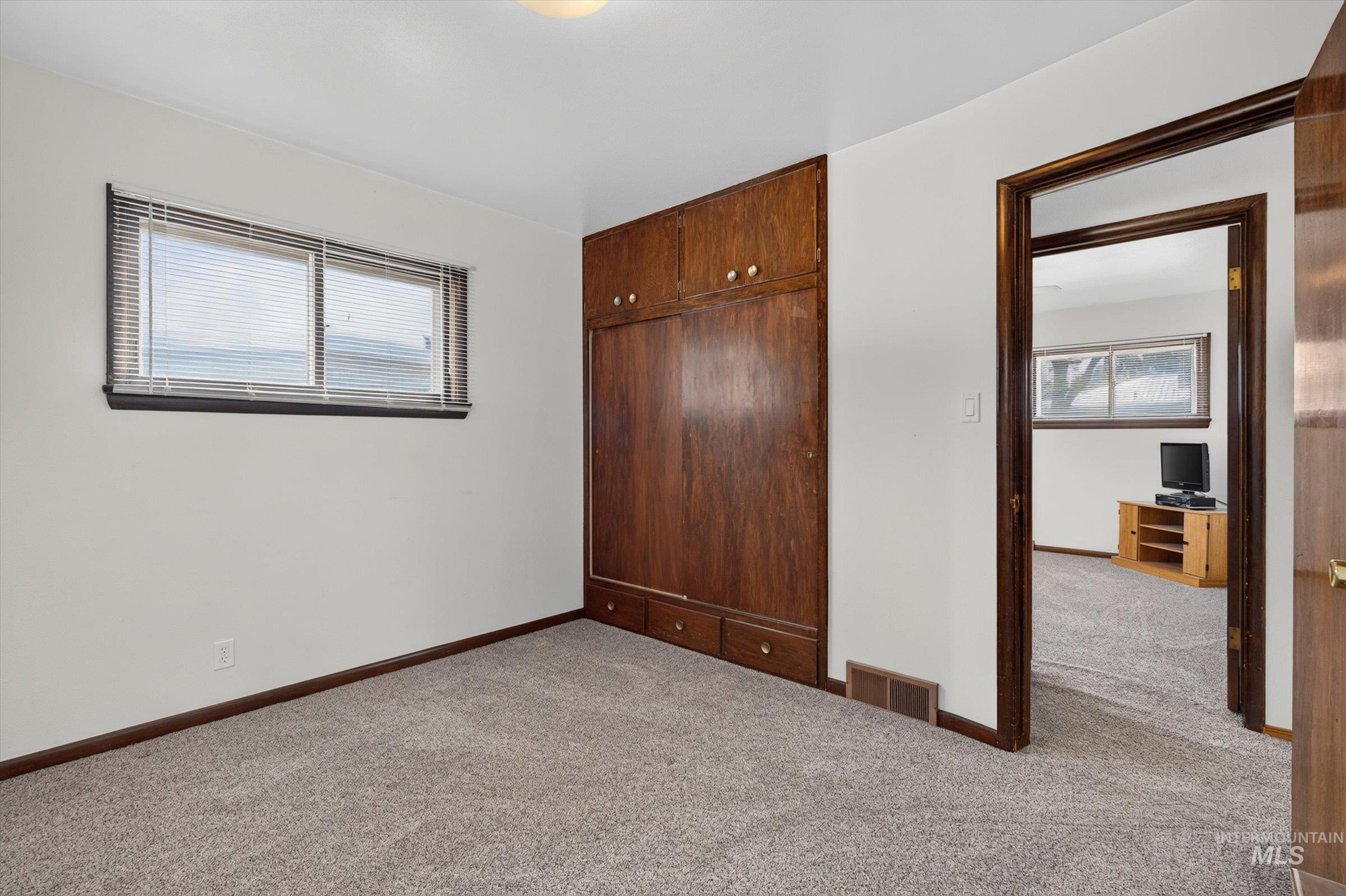 1119 Meadowbrook Ln Property Photo 22