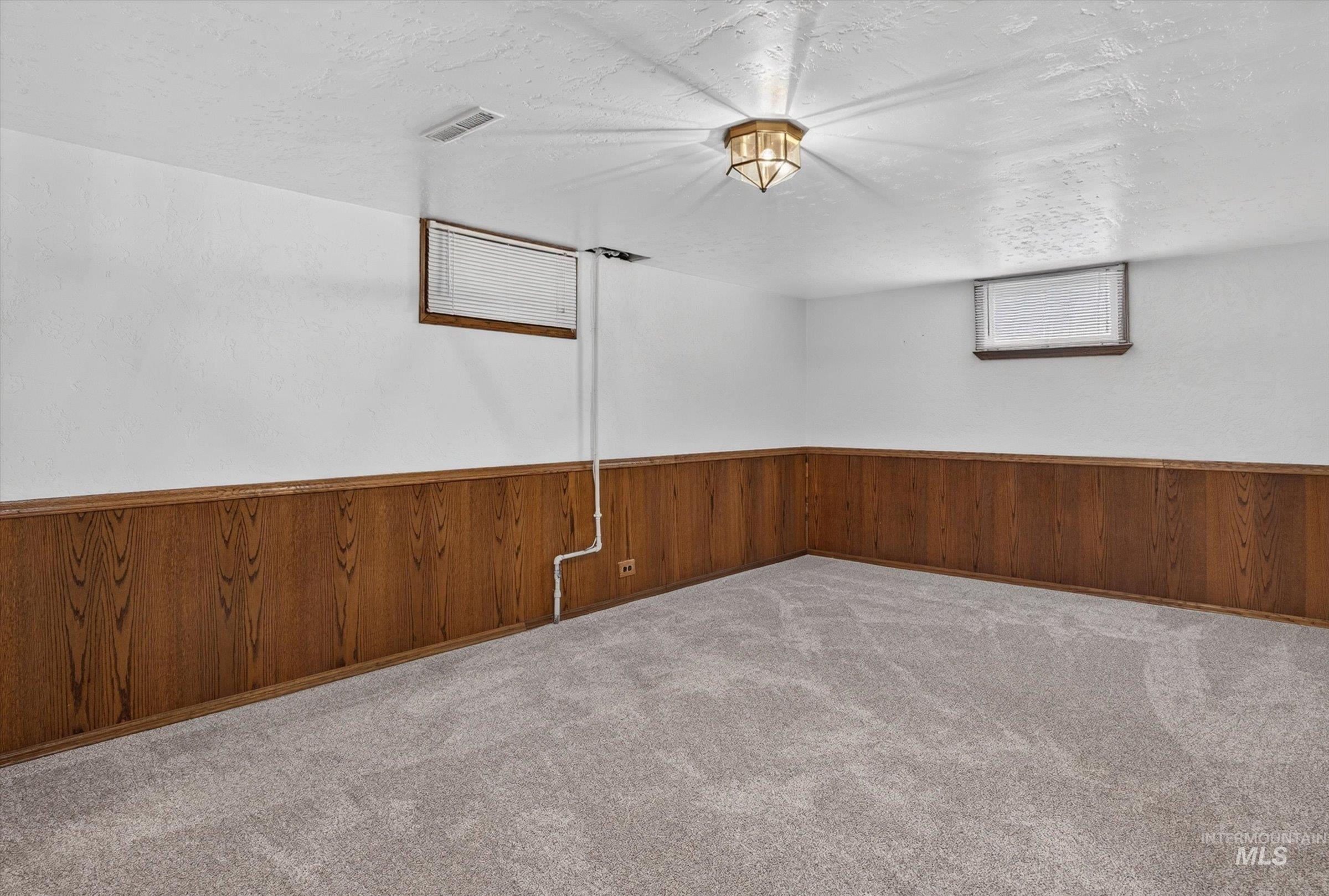 1119 Meadowbrook Ln Property Photo 24