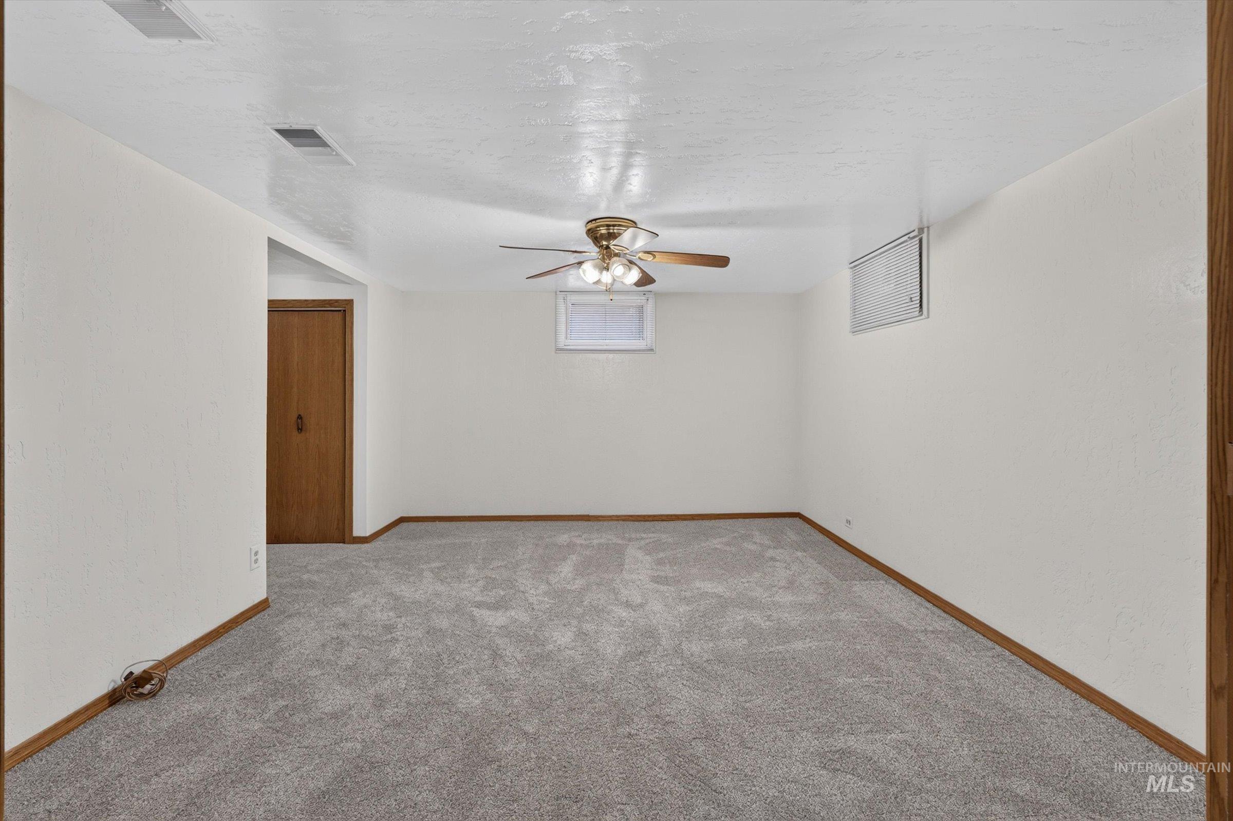 1119 Meadowbrook Ln Property Photo 26