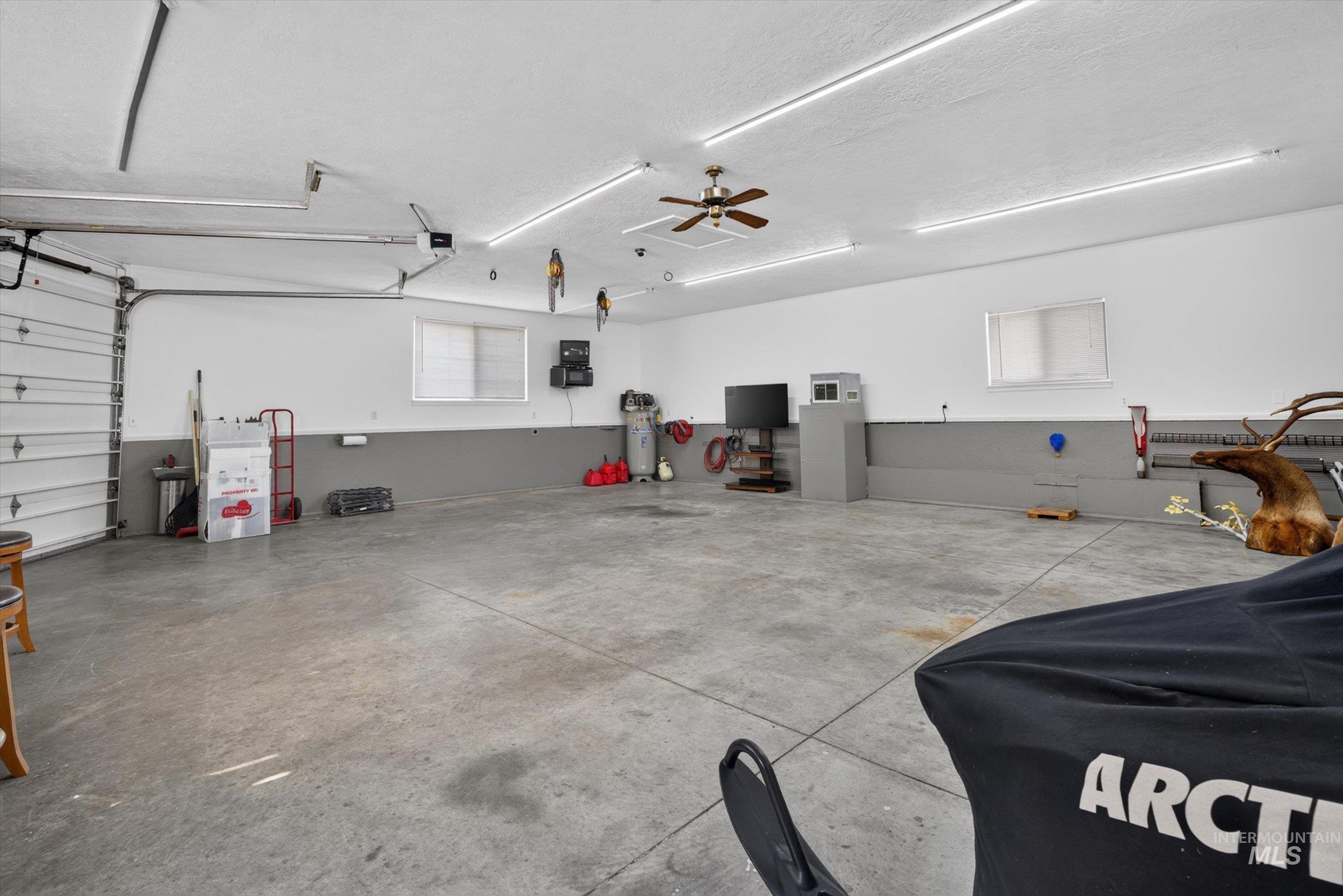 1119 Meadowbrook Ln Property Photo 40