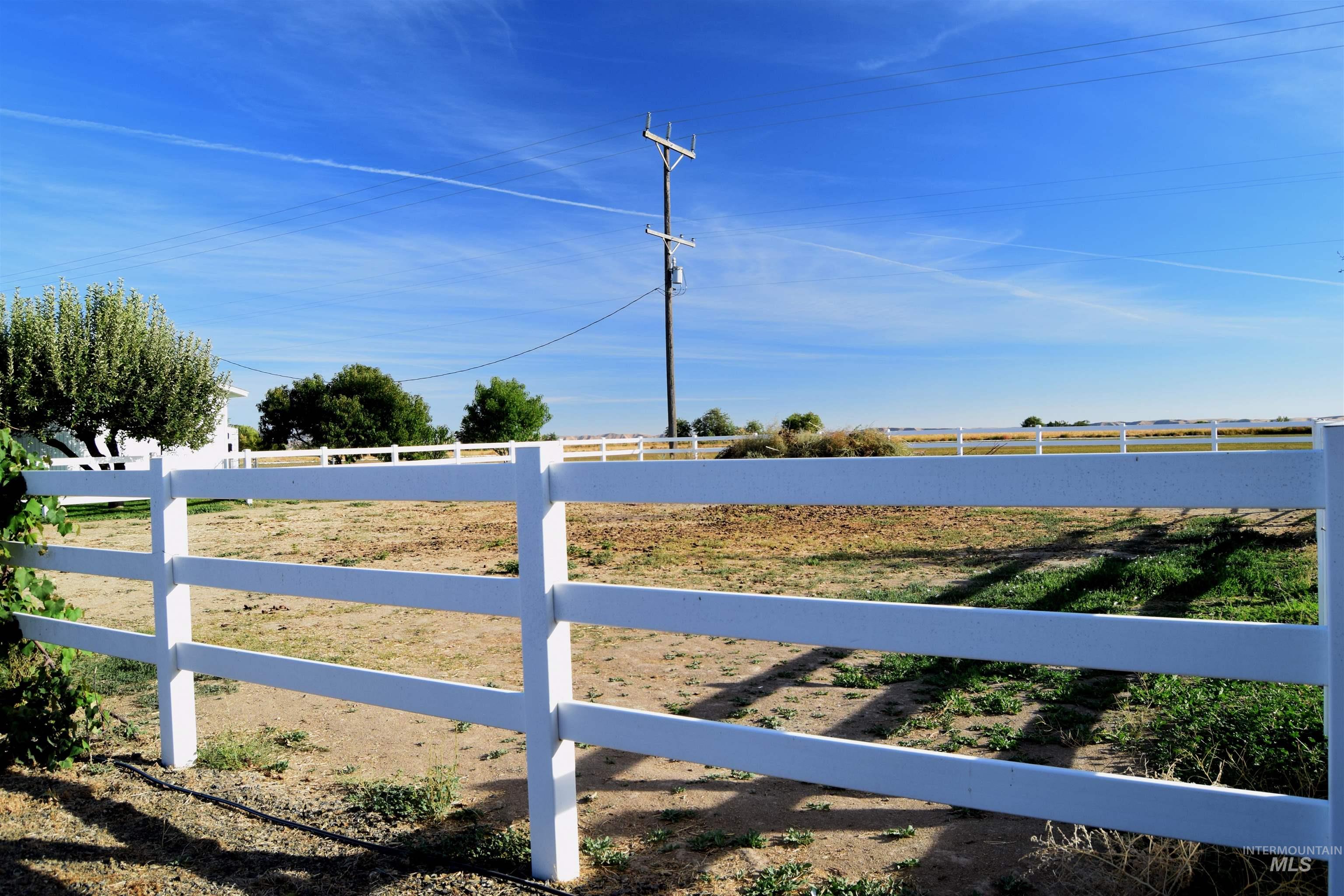 5656 Hillview Road Property Photo 3
