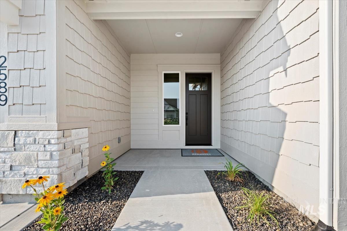 9253 W Gladiola Lane Property Photo 2