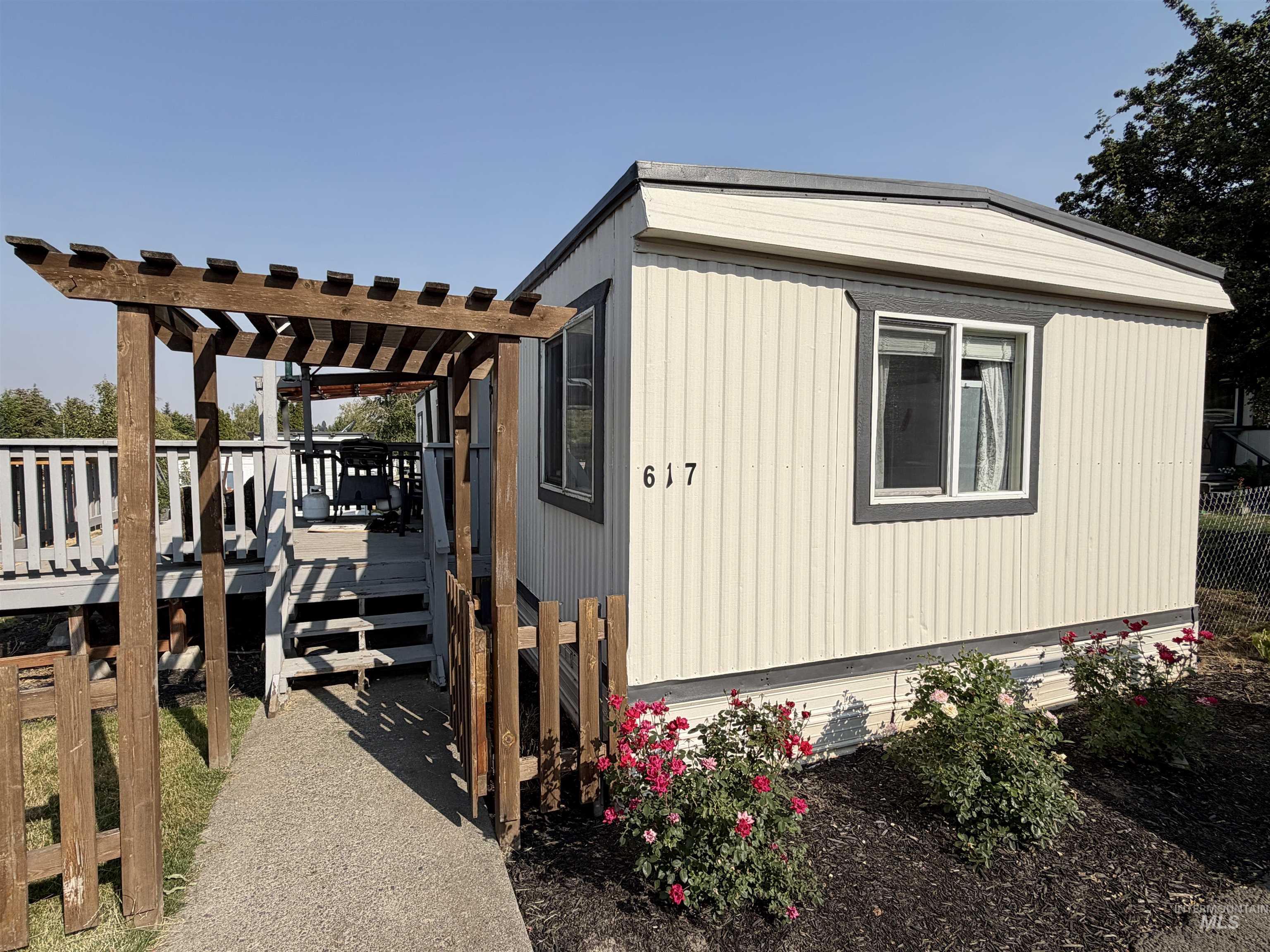 411 N Almon Property Photo 1