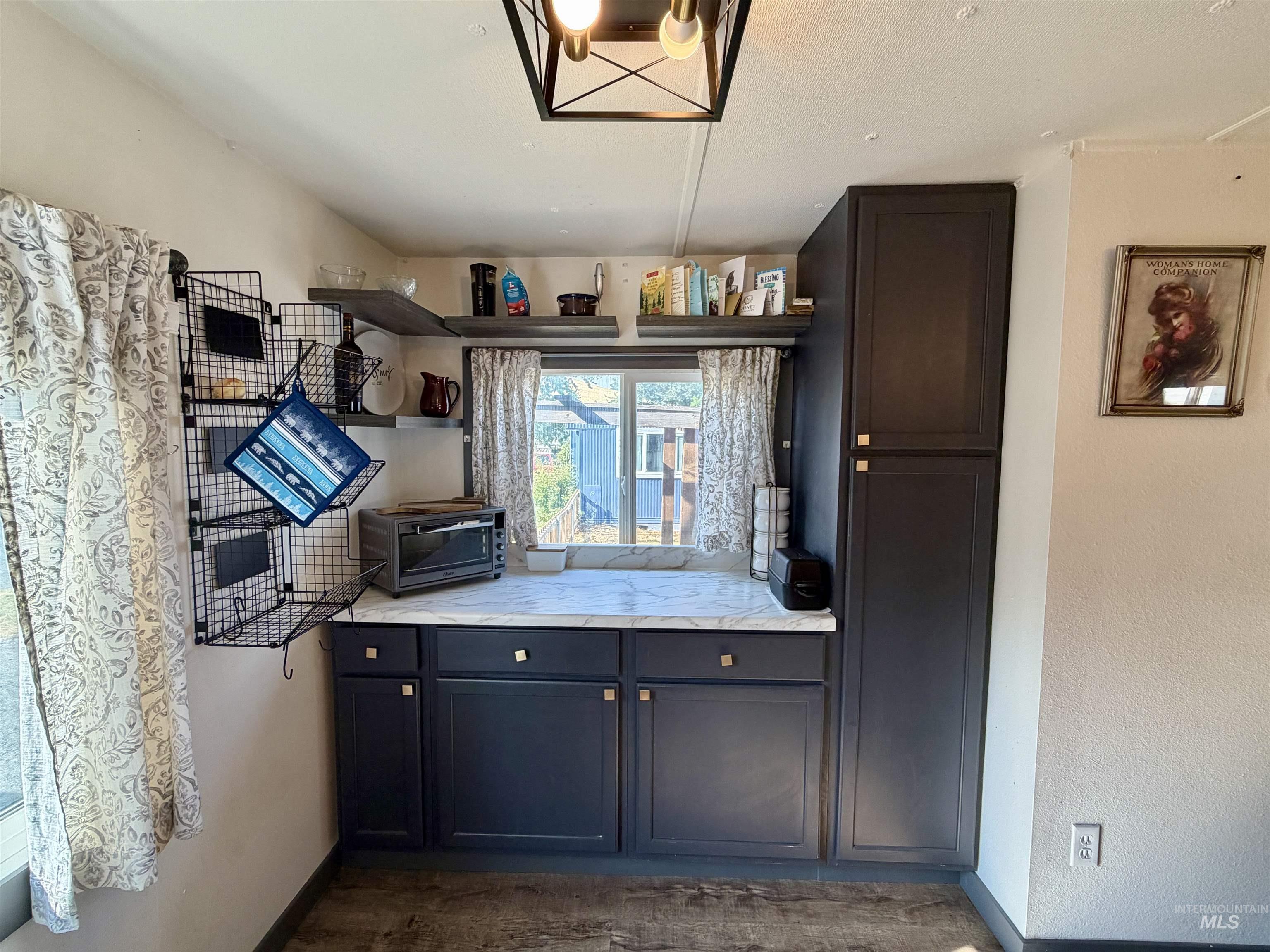 411 N Almon Property Photo 8