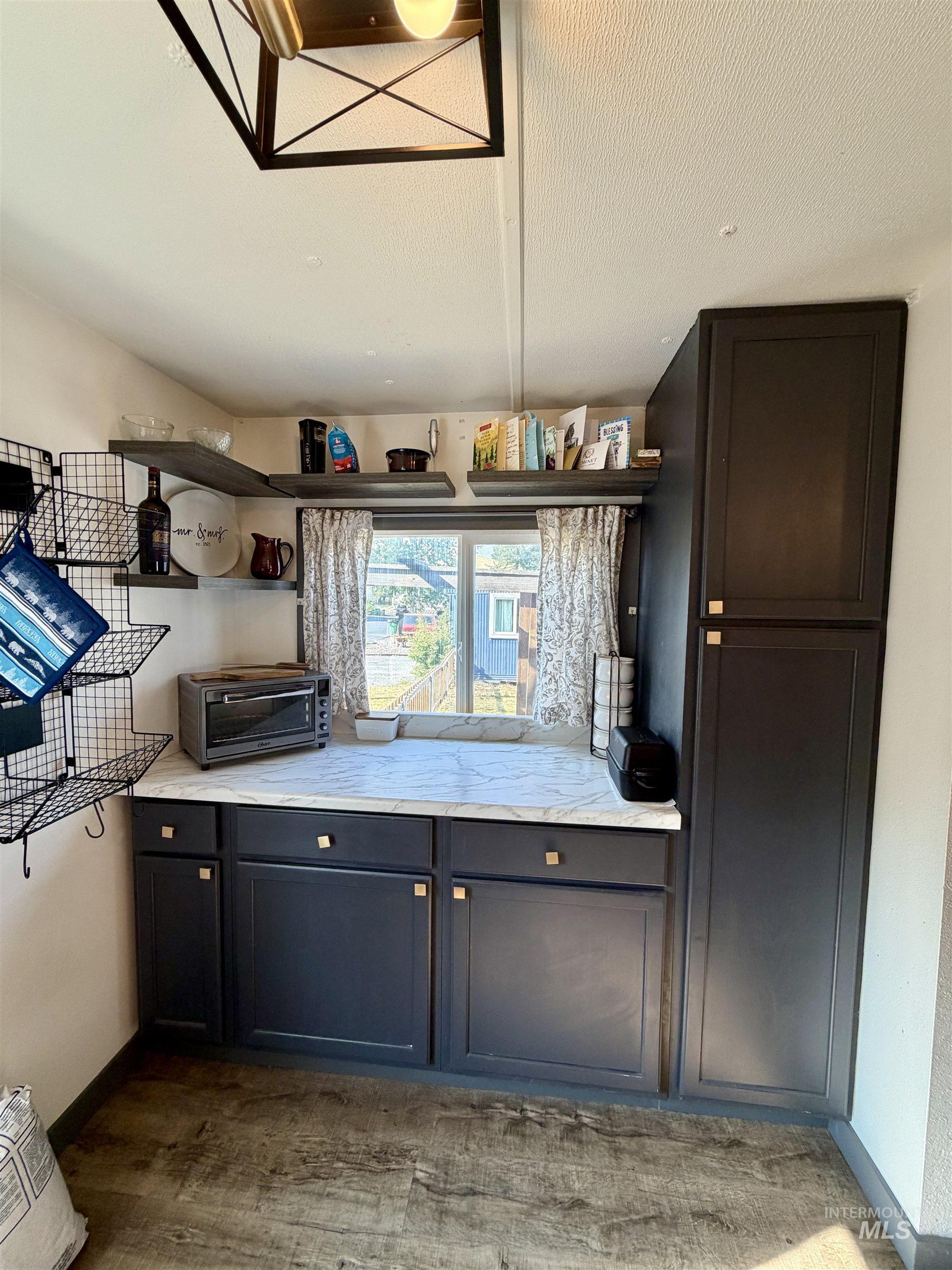 411 N Almon Property Photo 9