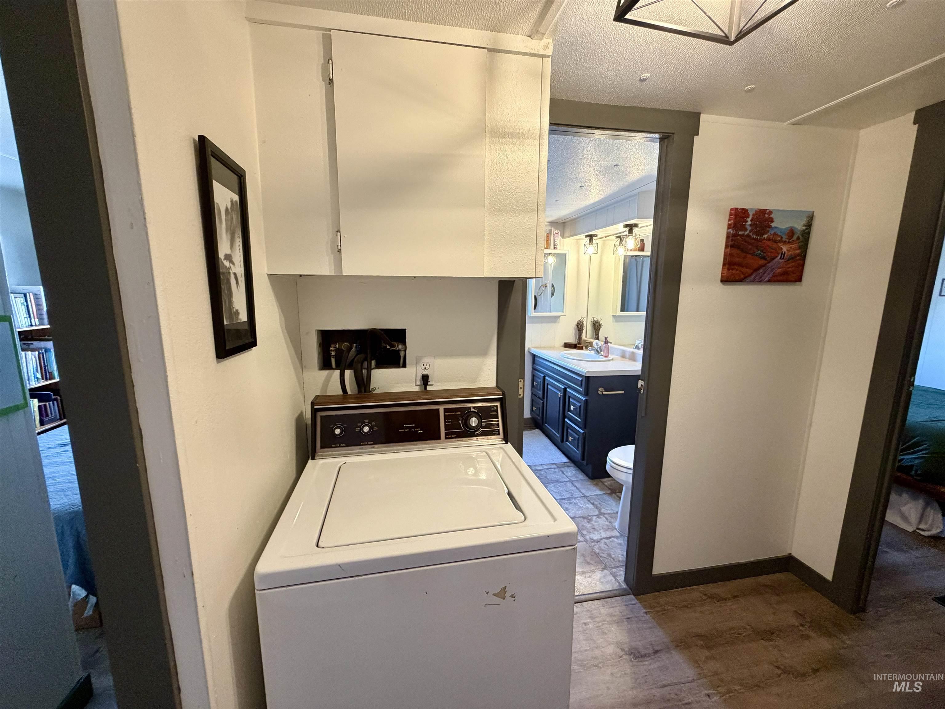 411 N Almon Property Photo 23