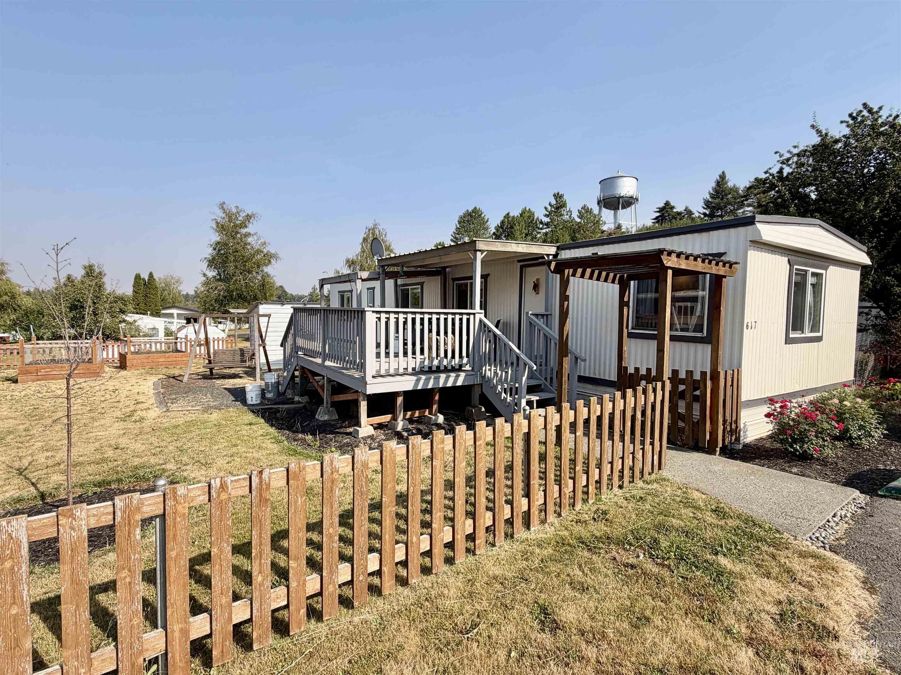 411 N Almon Property Photo 27